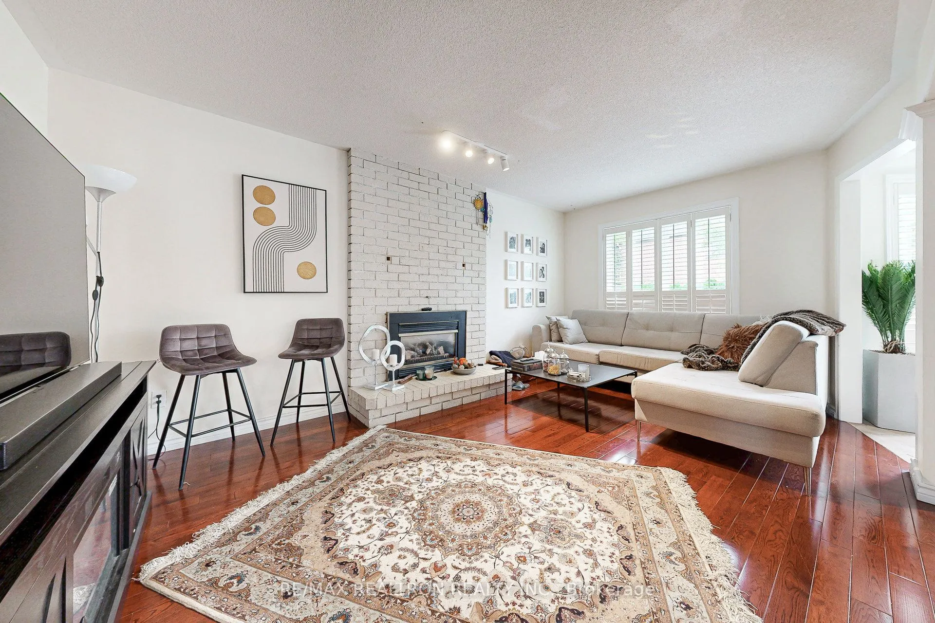 98 Charing Crescent