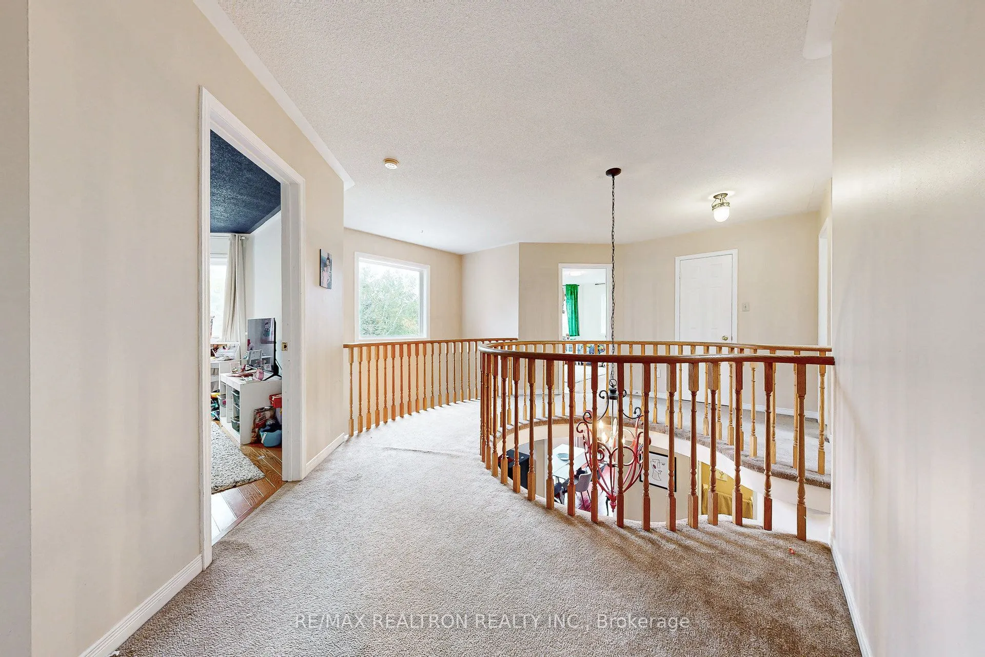 98 Charing Crescent