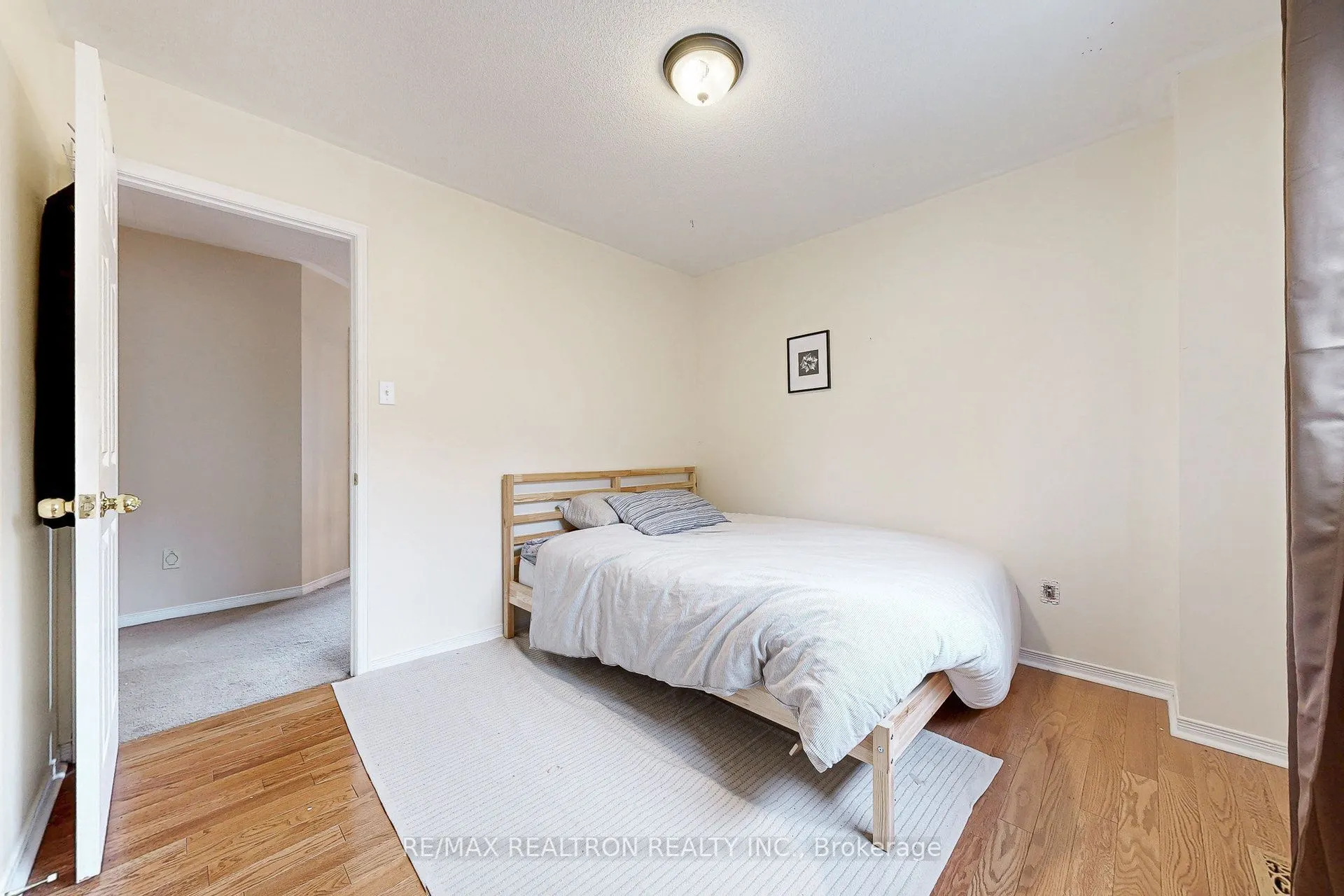98 Charing Crescent