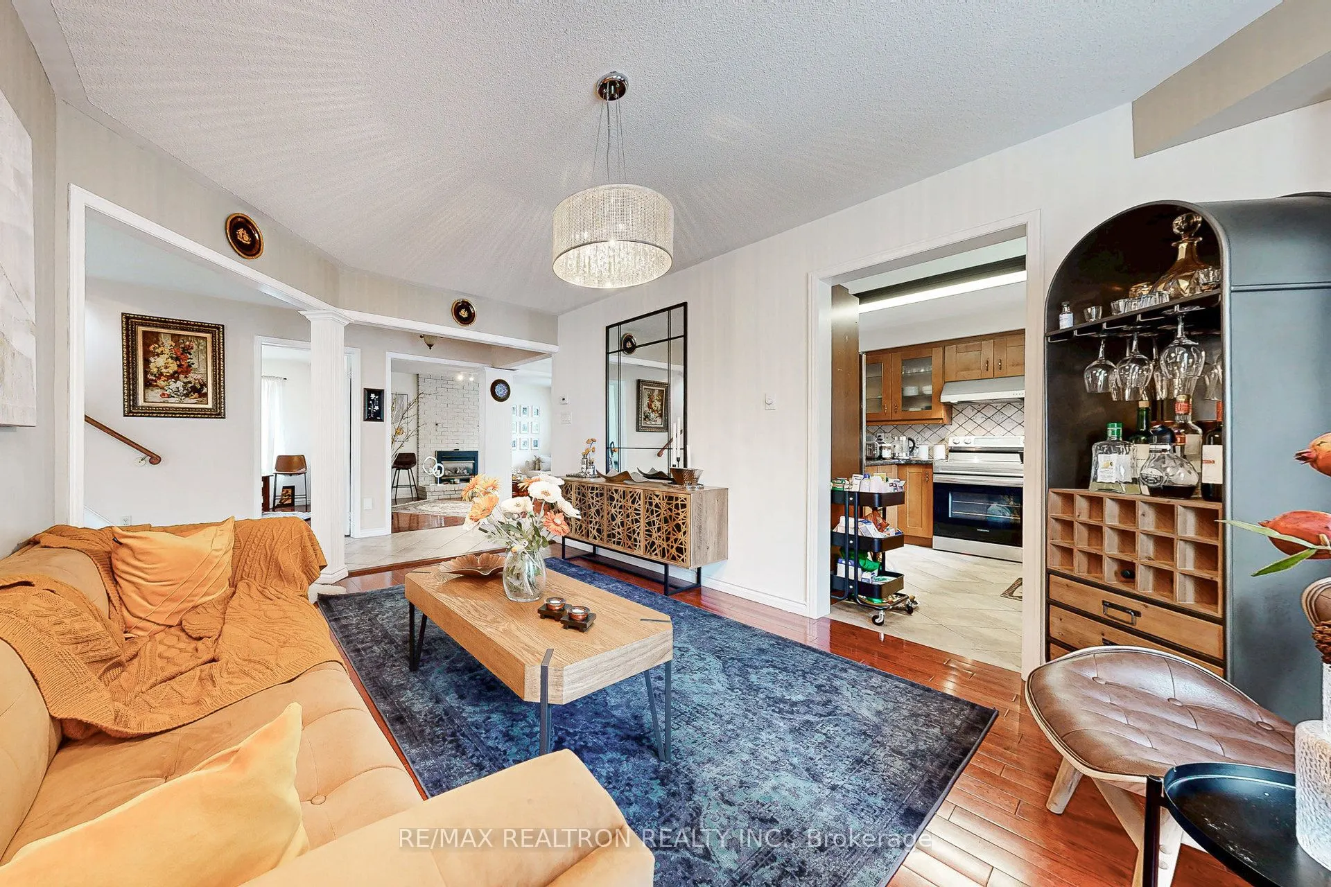 98 Charing Crescent