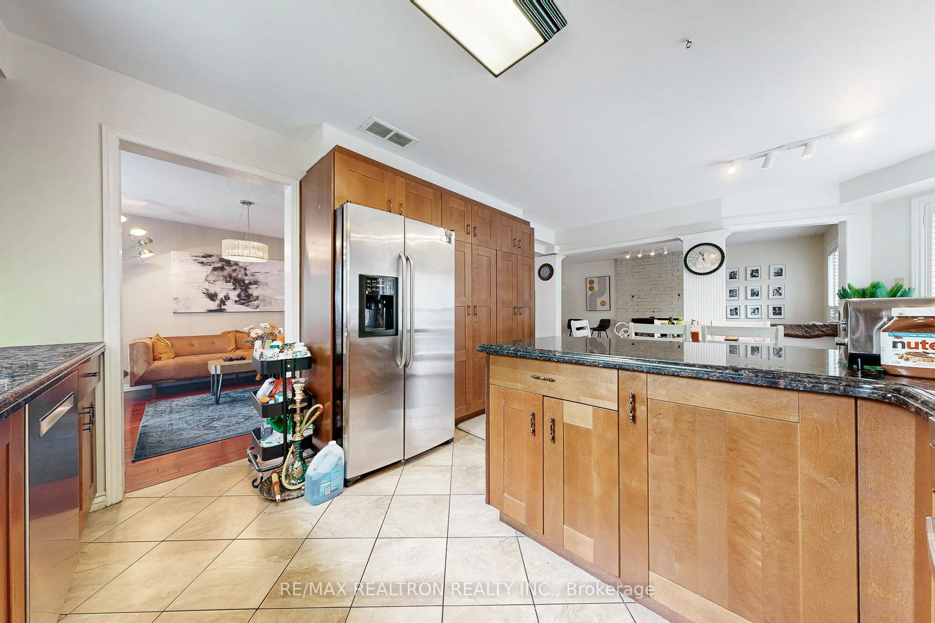 98 Charing Crescent