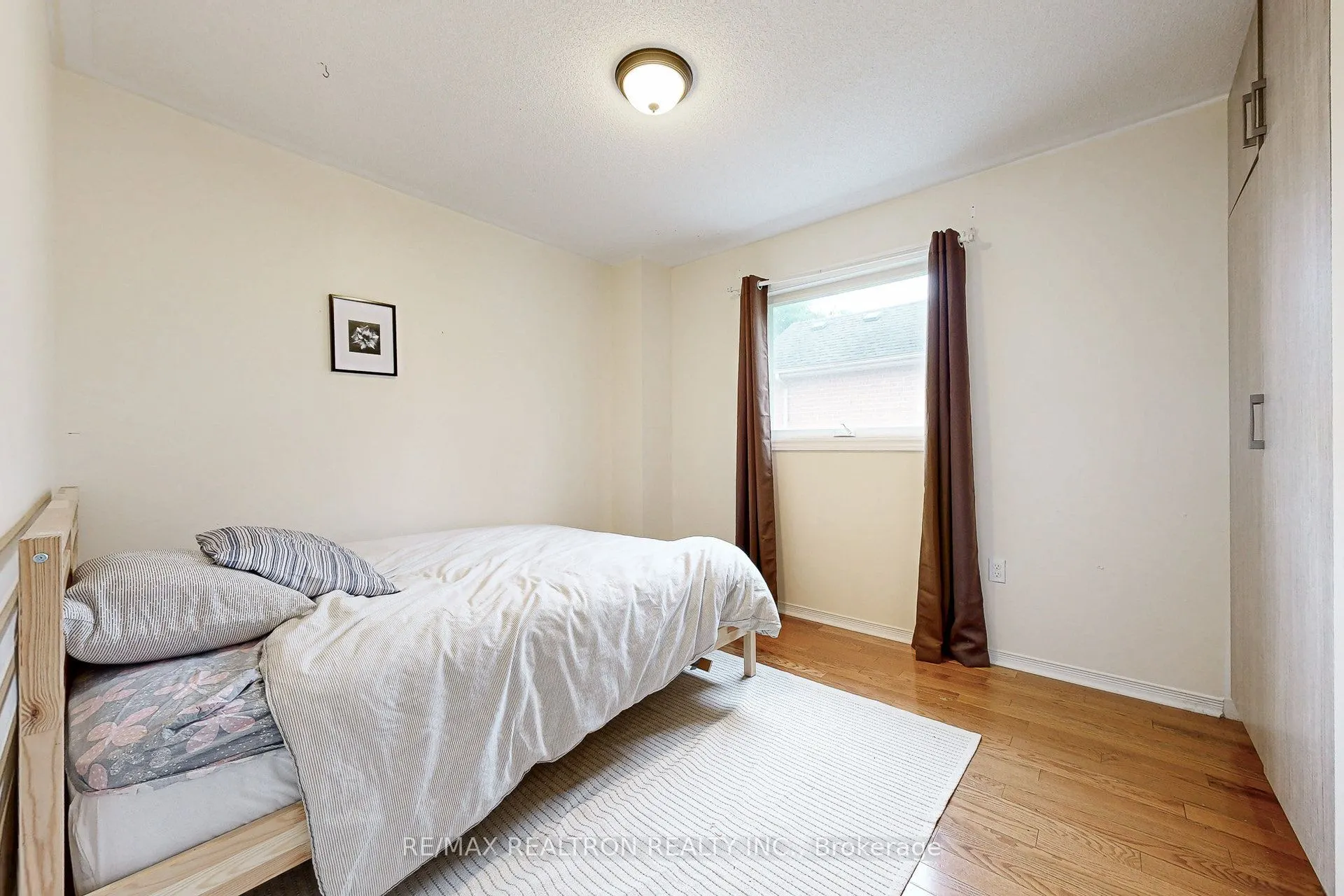 98 Charing Crescent