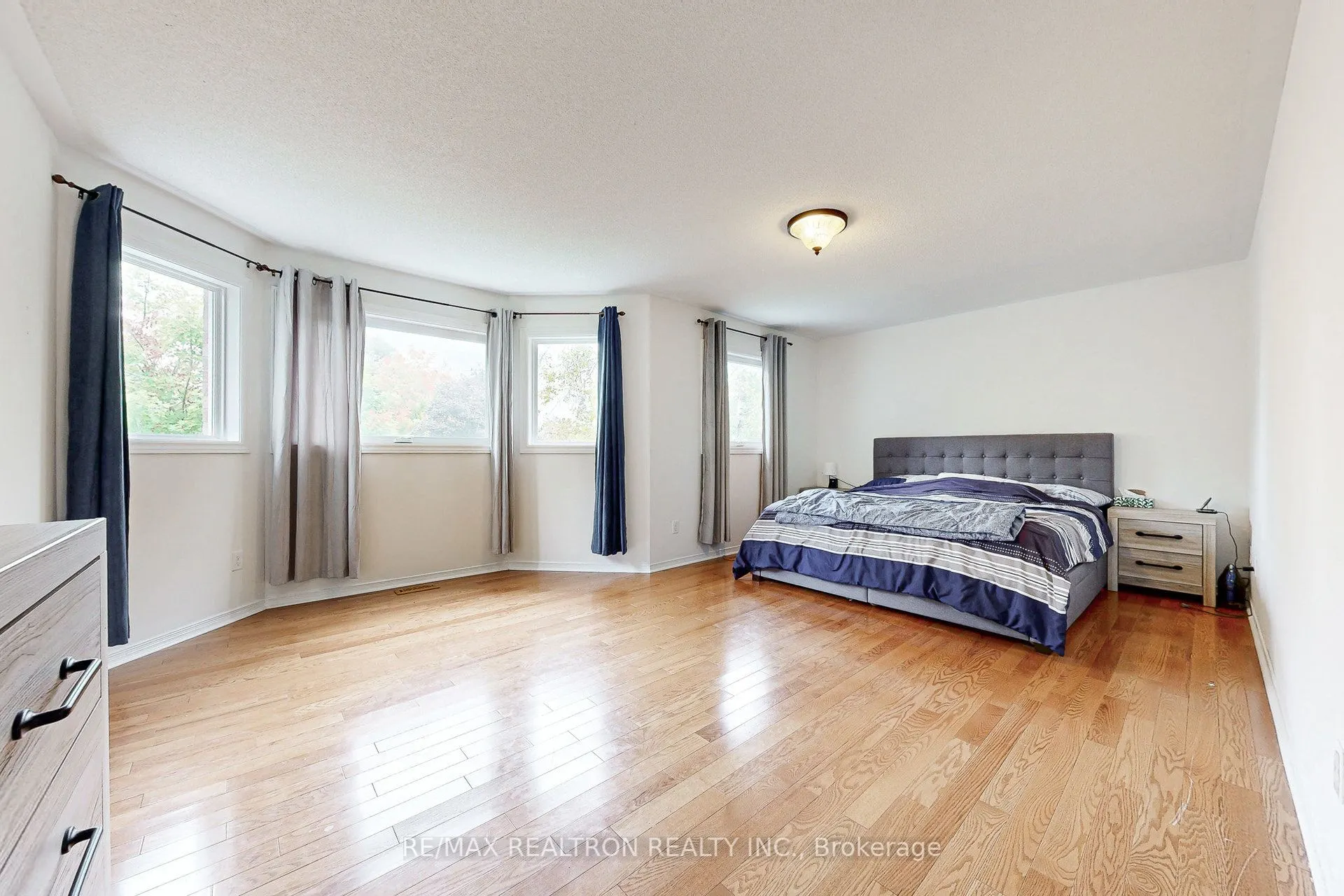 98 Charing Crescent