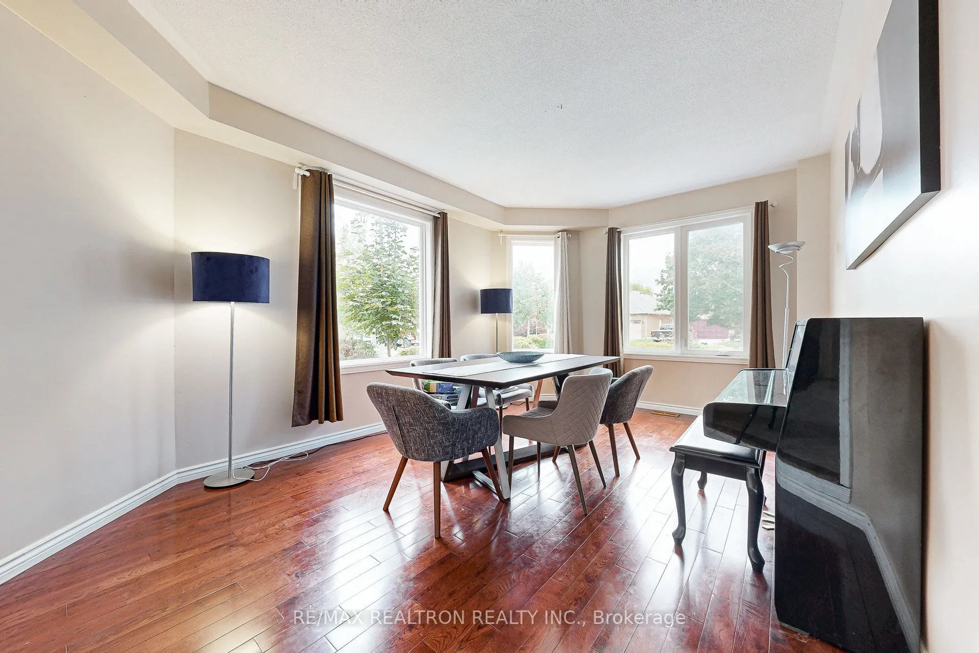 98 Charing Crescent