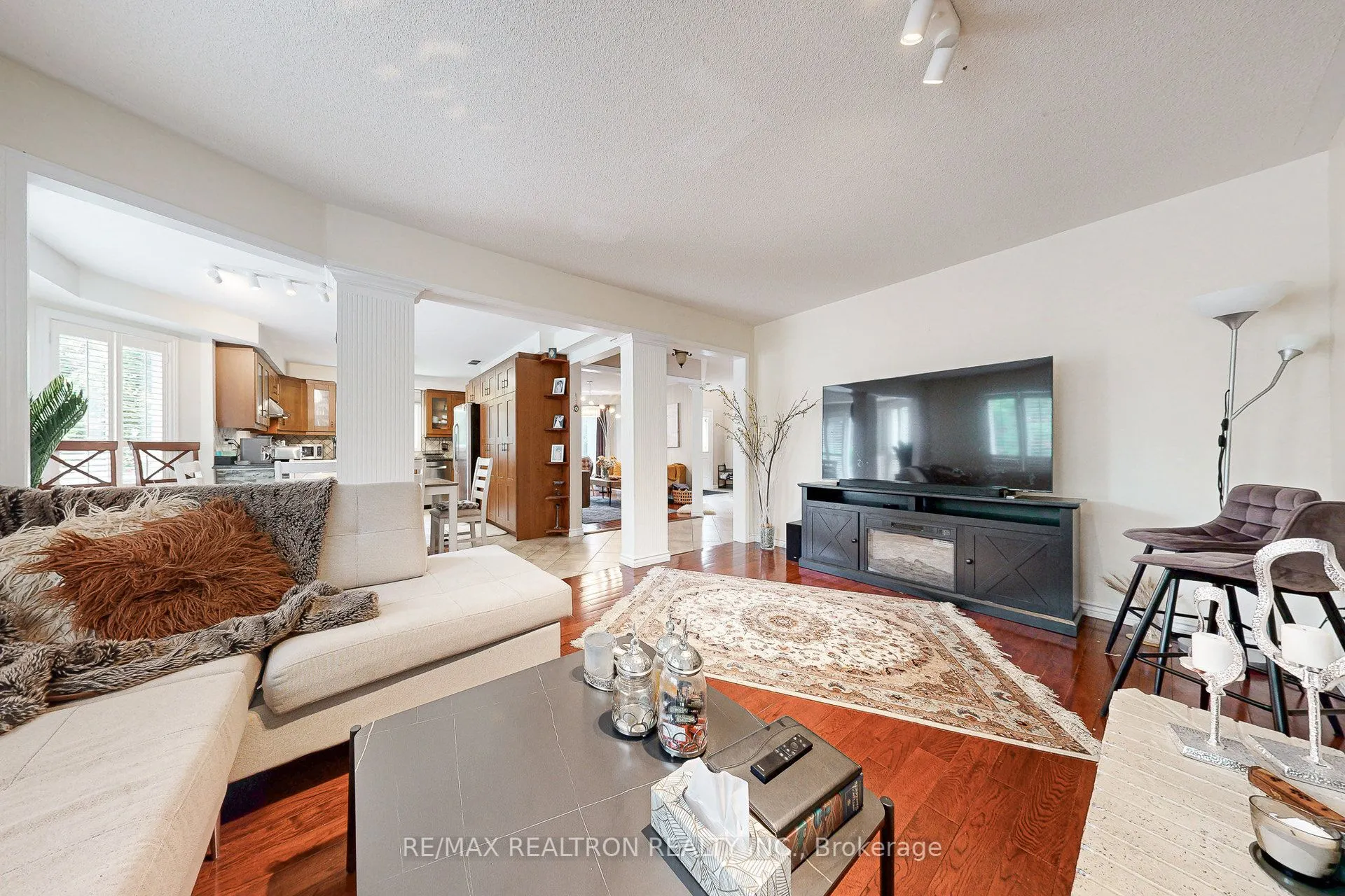 98 Charing Crescent