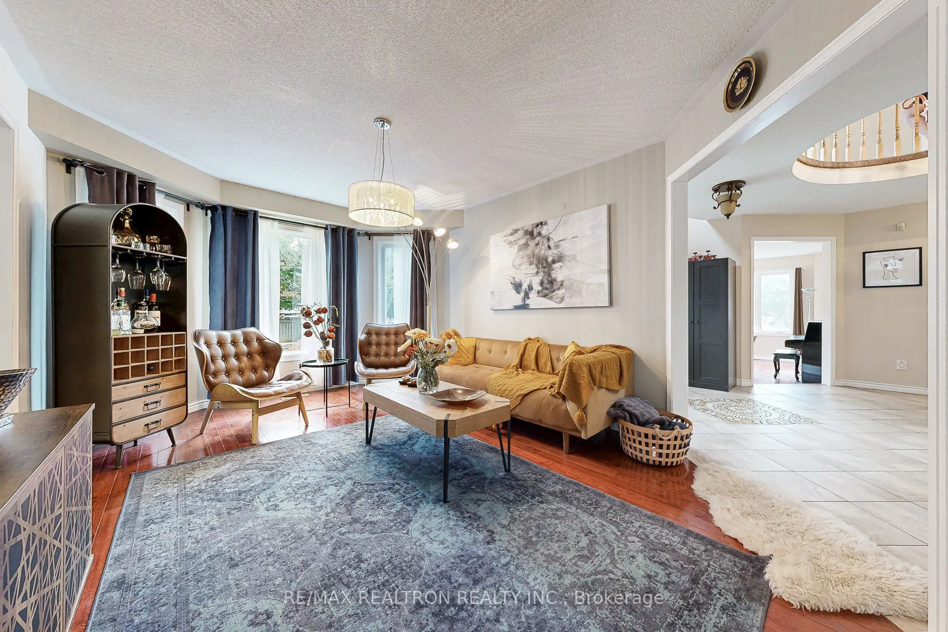 98 Charing Crescent