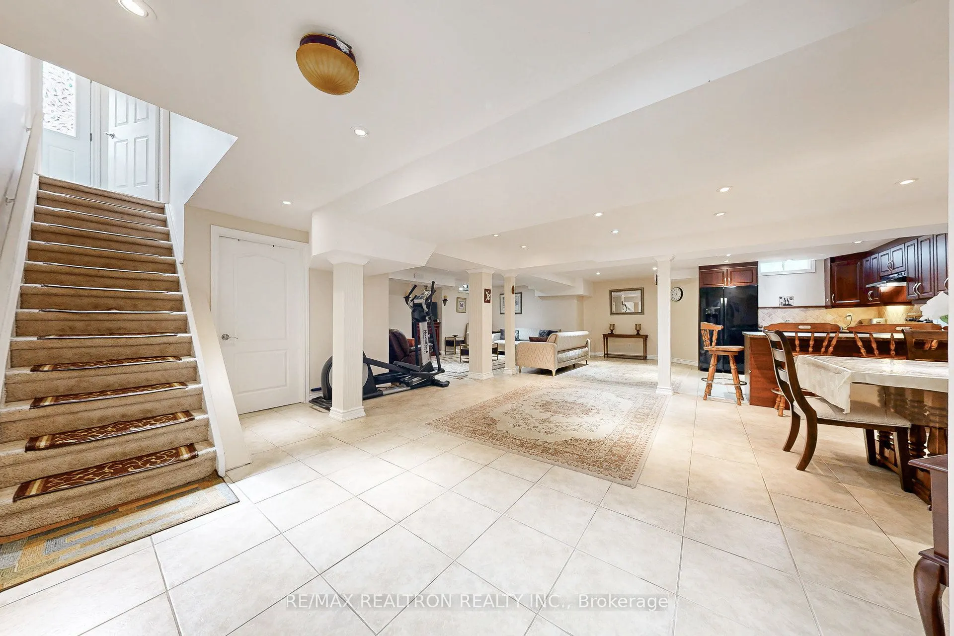 98 Charing Crescent