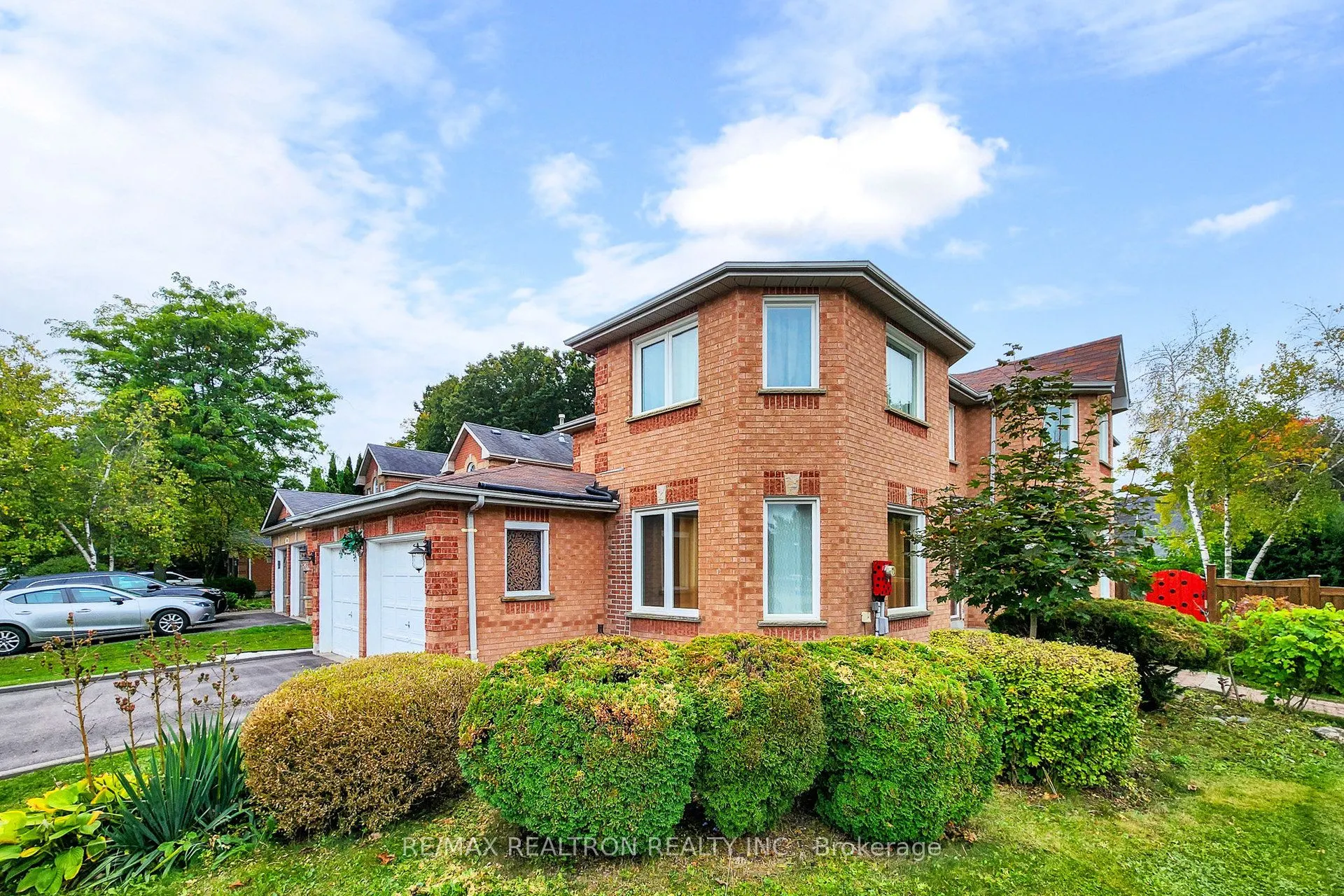 98 Charing Crescent