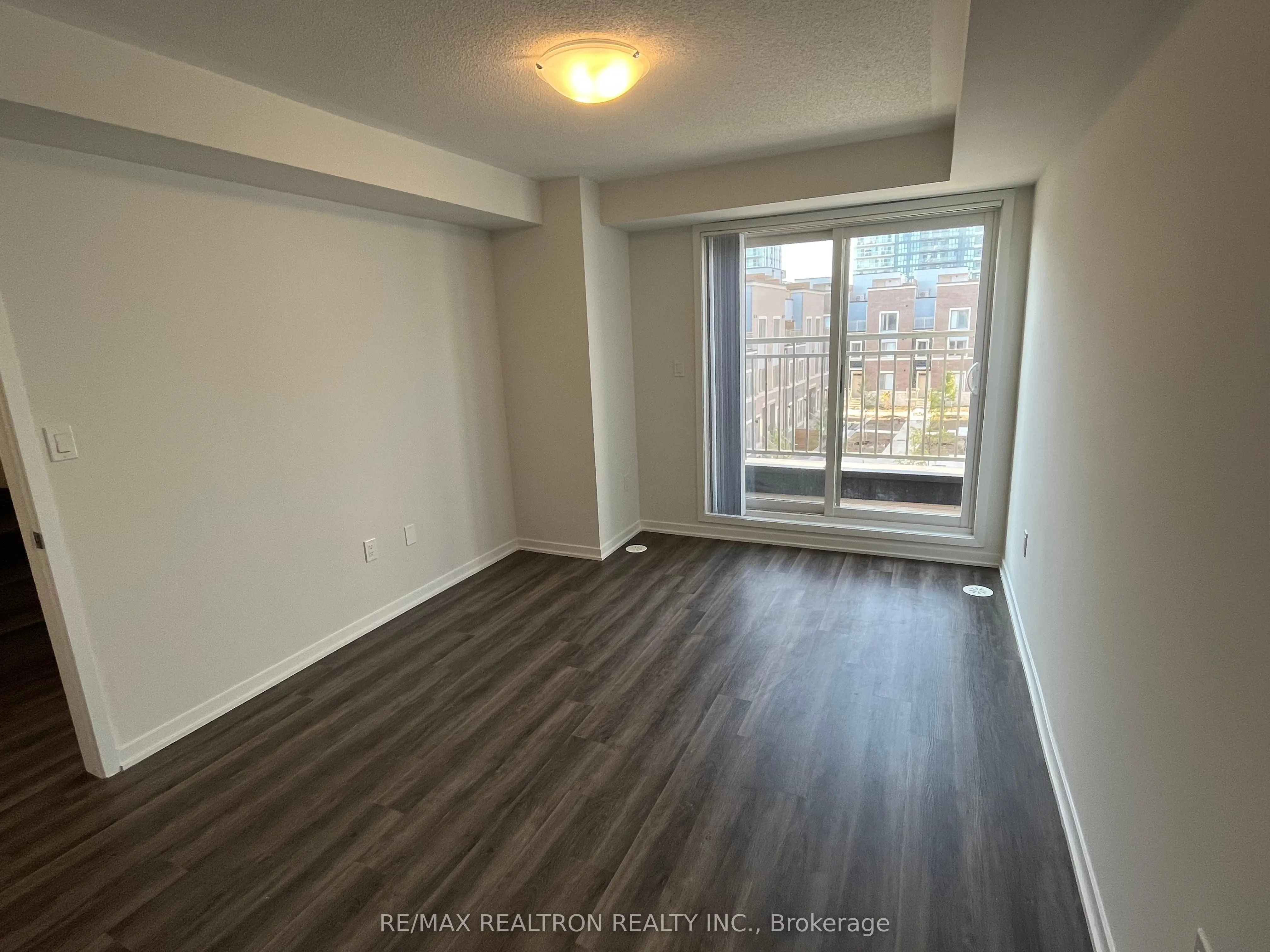 130 Honeycrisp Crescent, #306