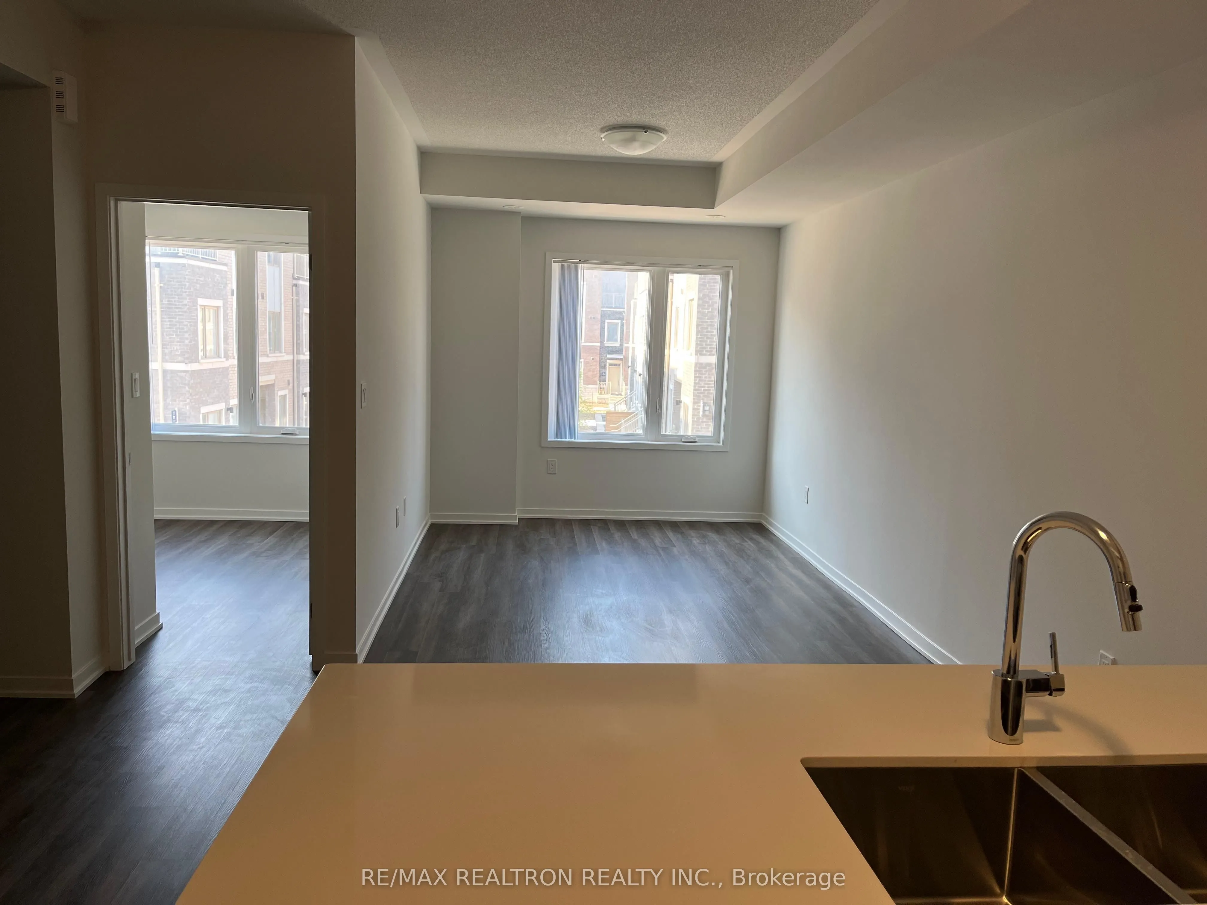 130 Honeycrisp Crescent, #306