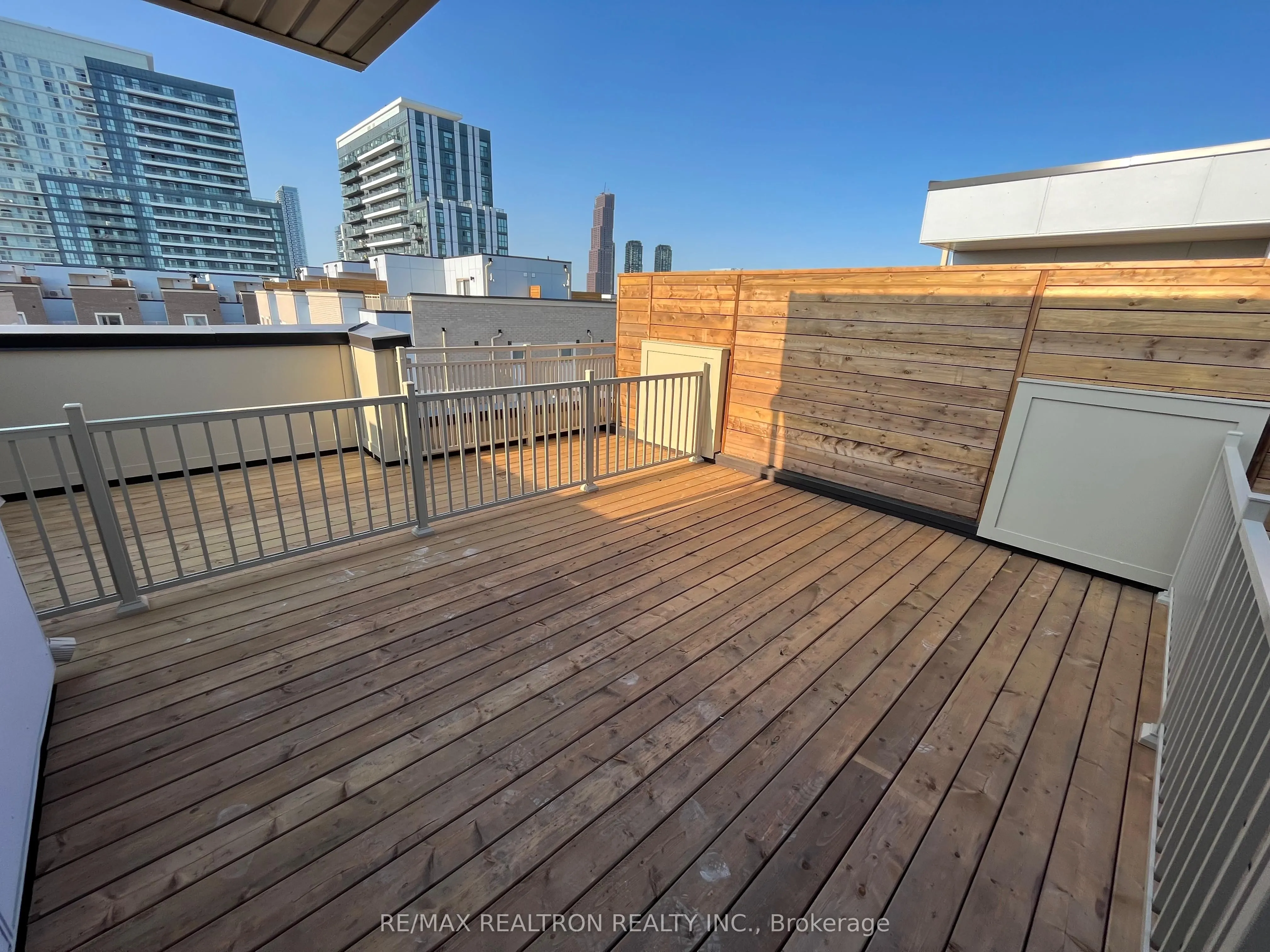 130 Honeycrisp Crescent, #306