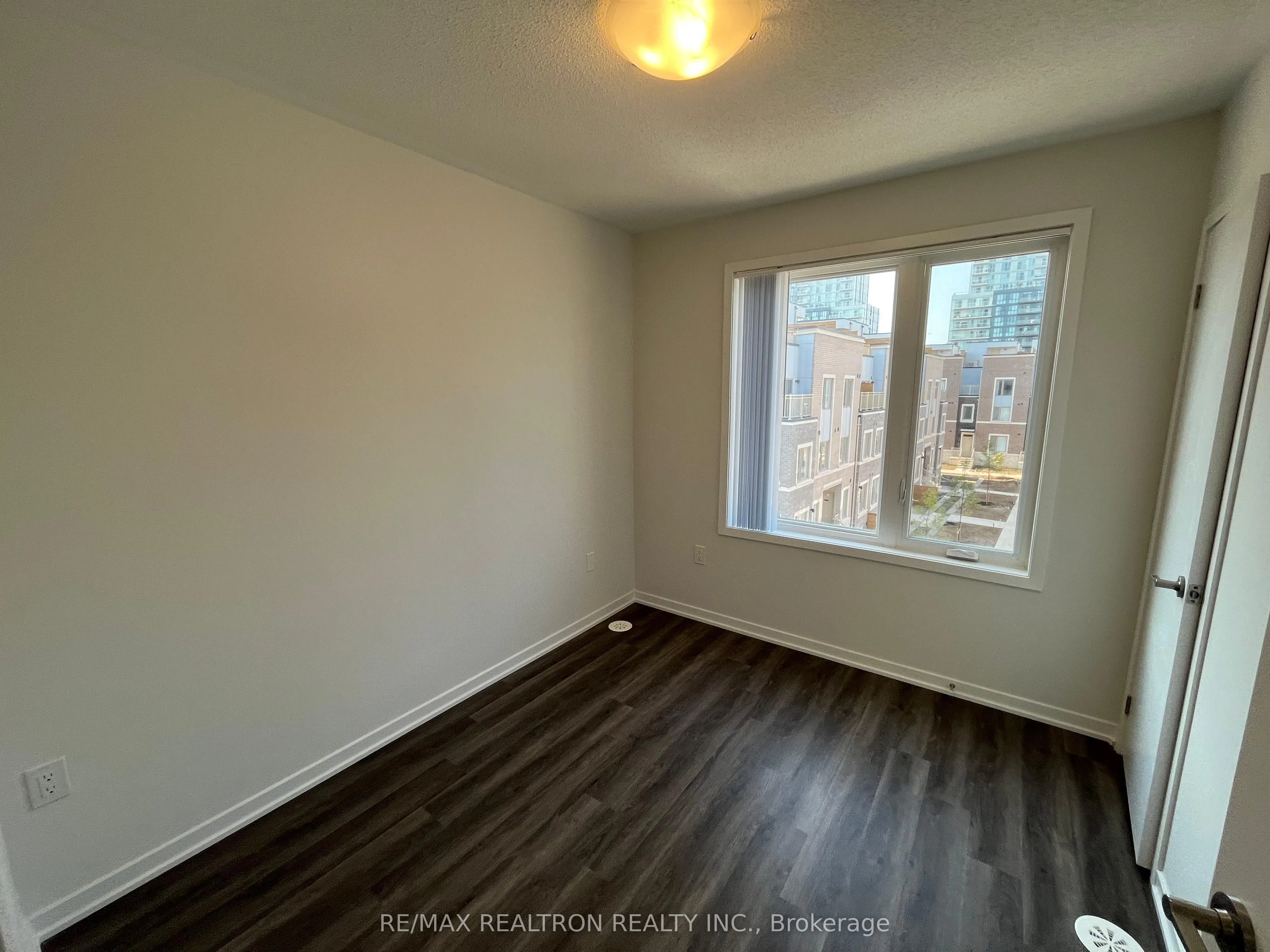 130 Honeycrisp Crescent, #306