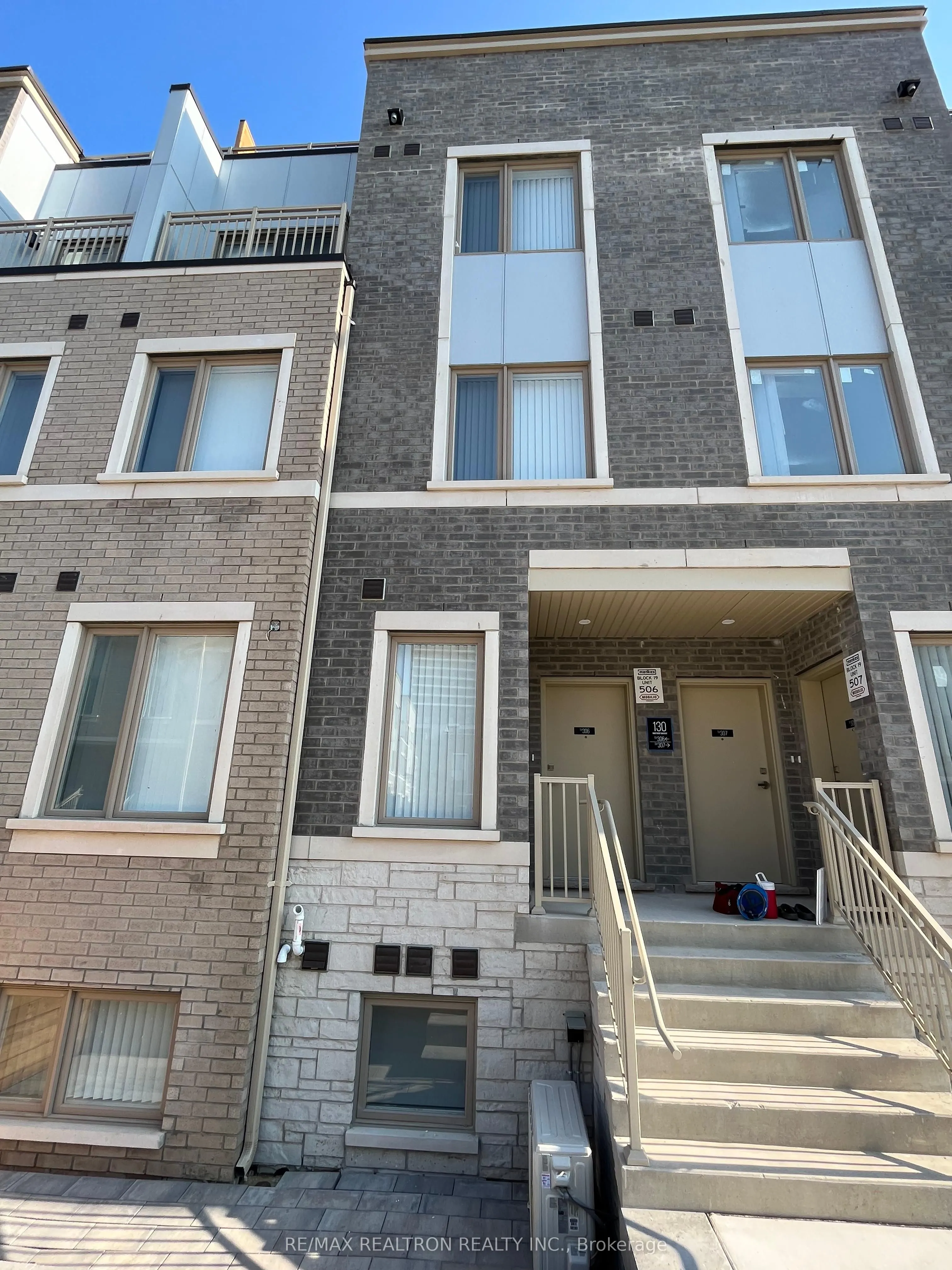 130 Honeycrisp Crescent, #306