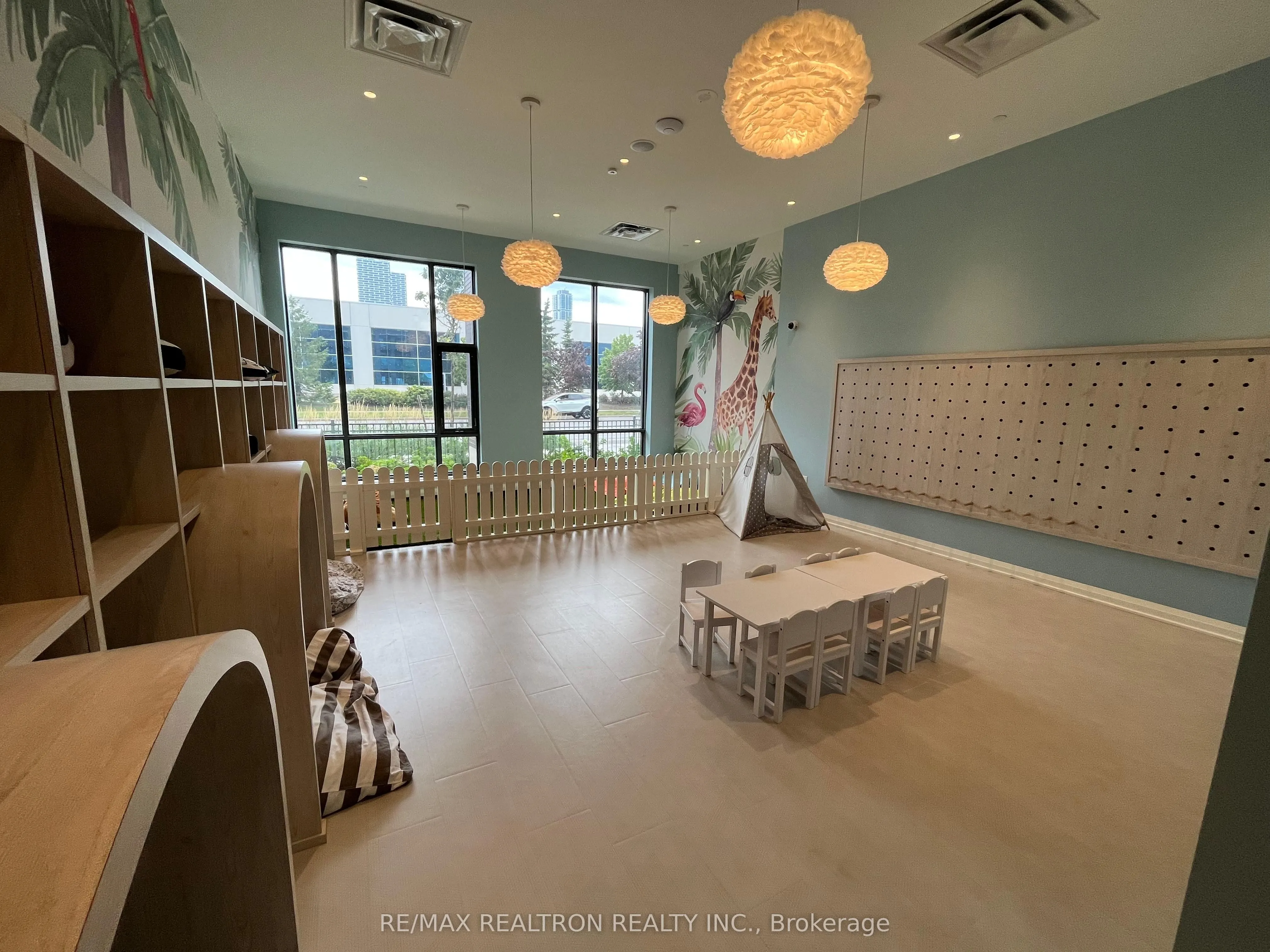 130 Honeycrisp Crescent, #306