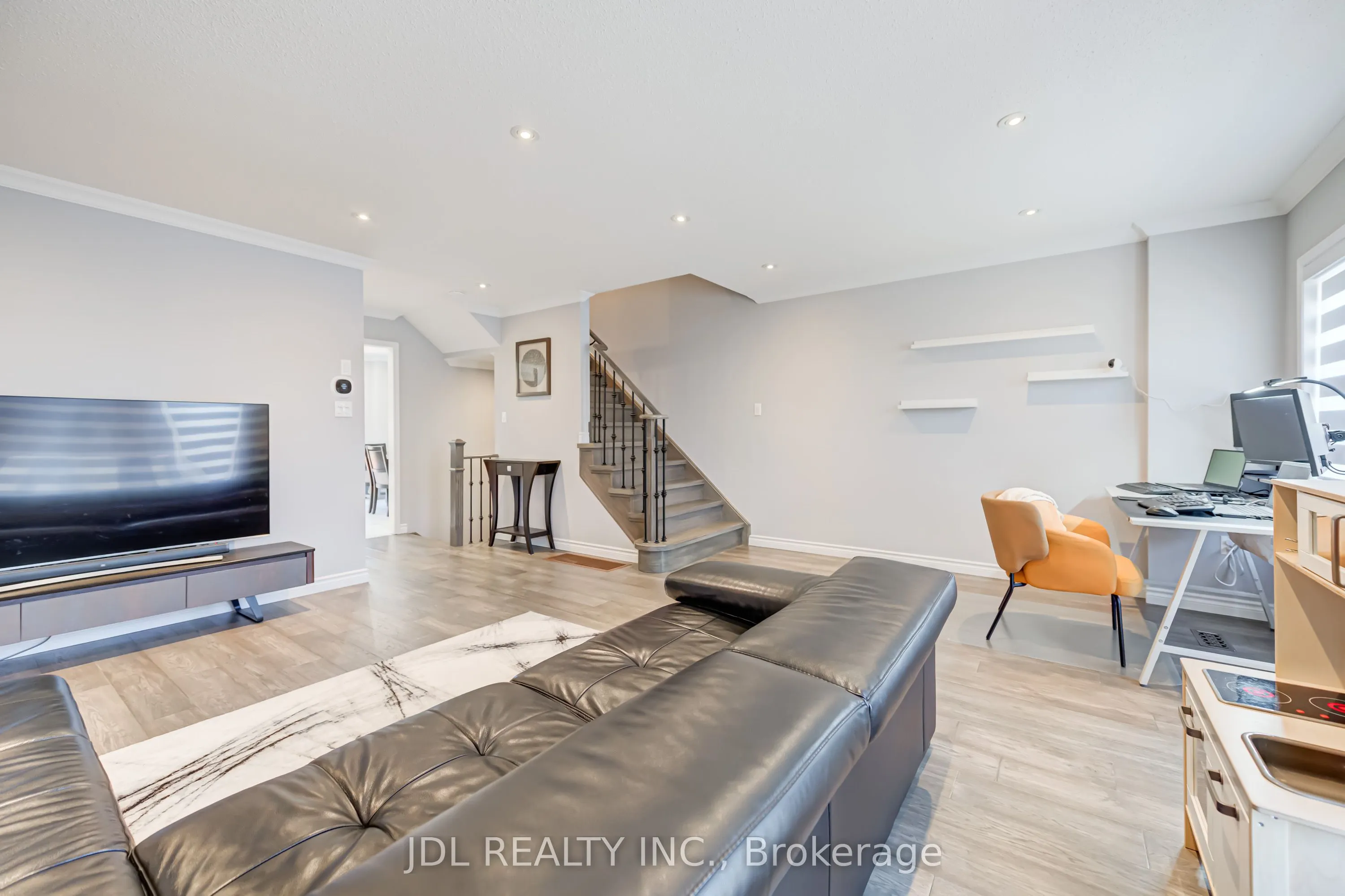 103 Thoroughbred Way