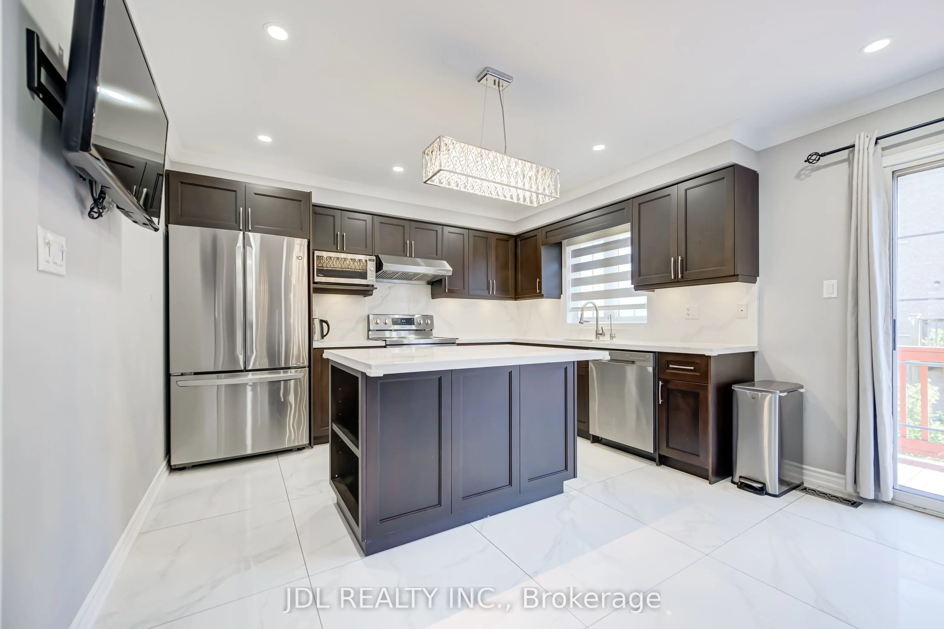 103 Thoroughbred Way