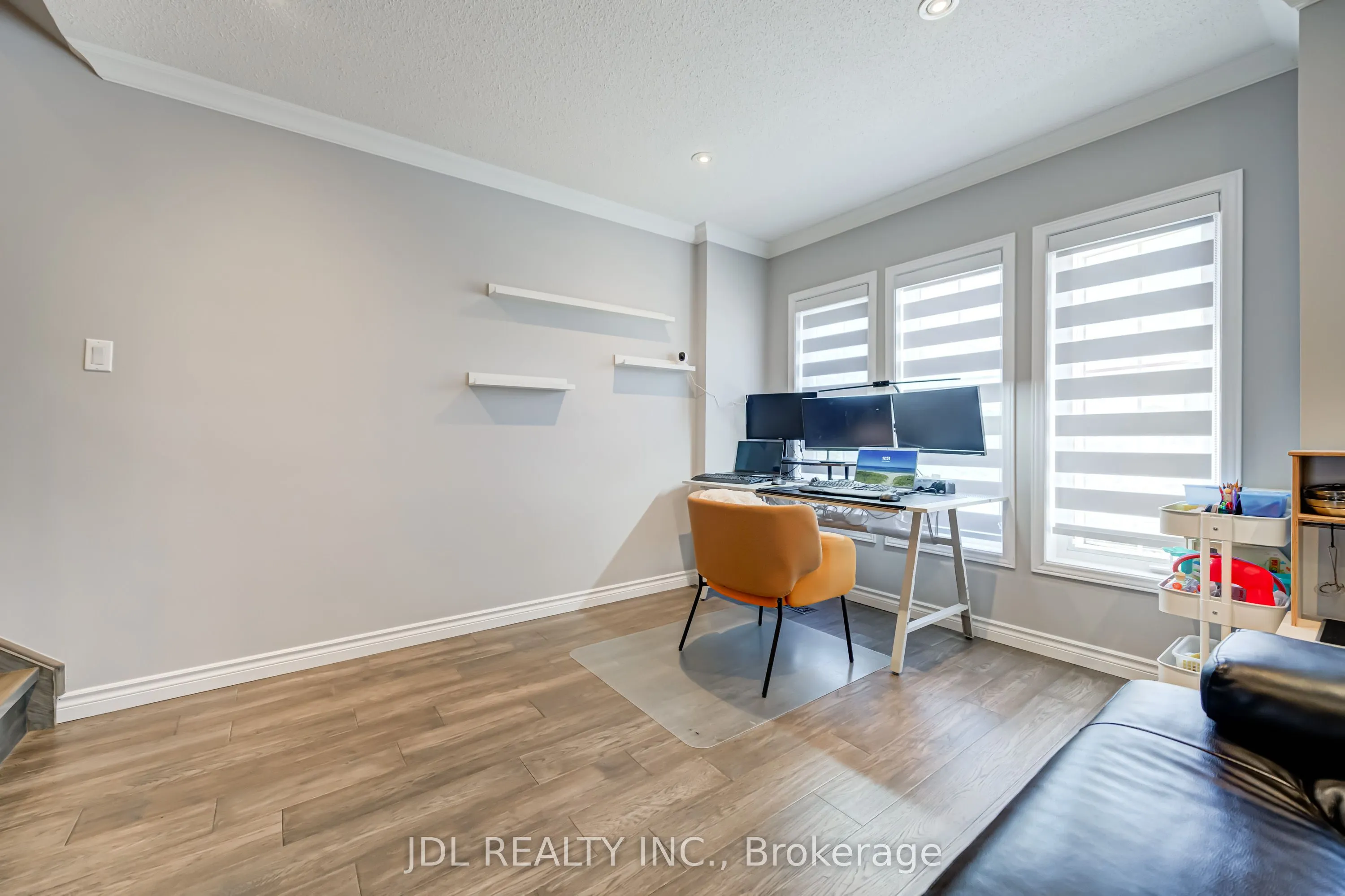 103 Thoroughbred Way