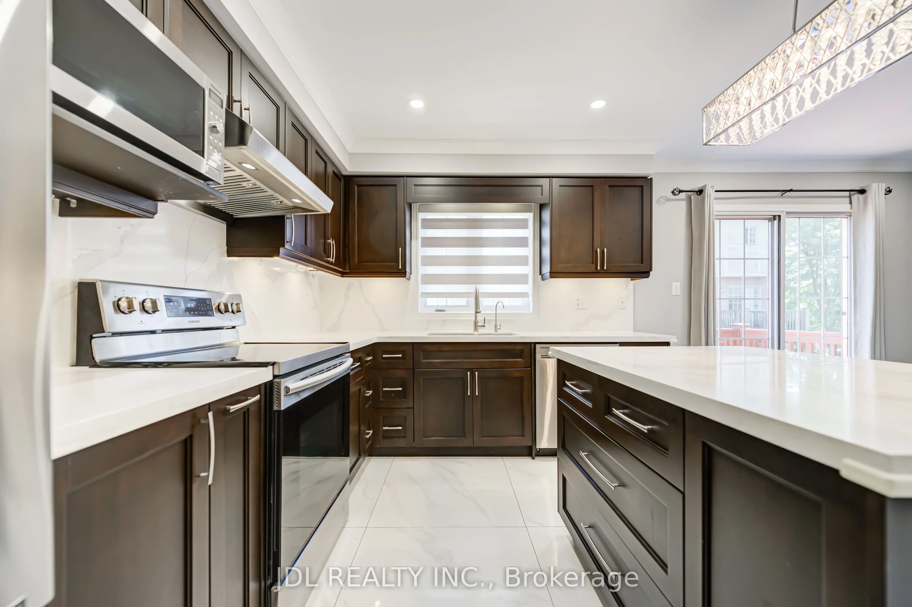 103 Thoroughbred Way