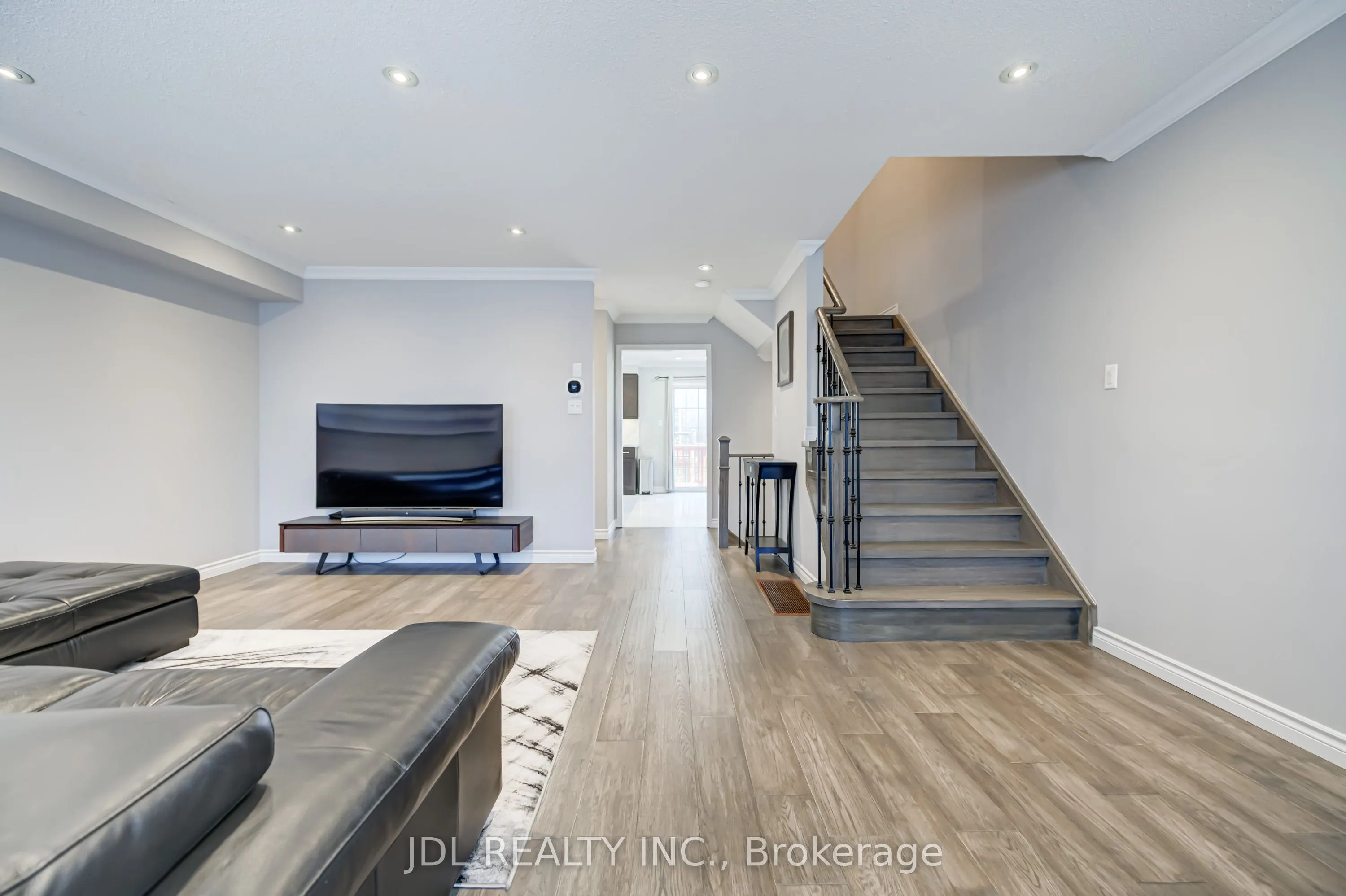 103 Thoroughbred Way