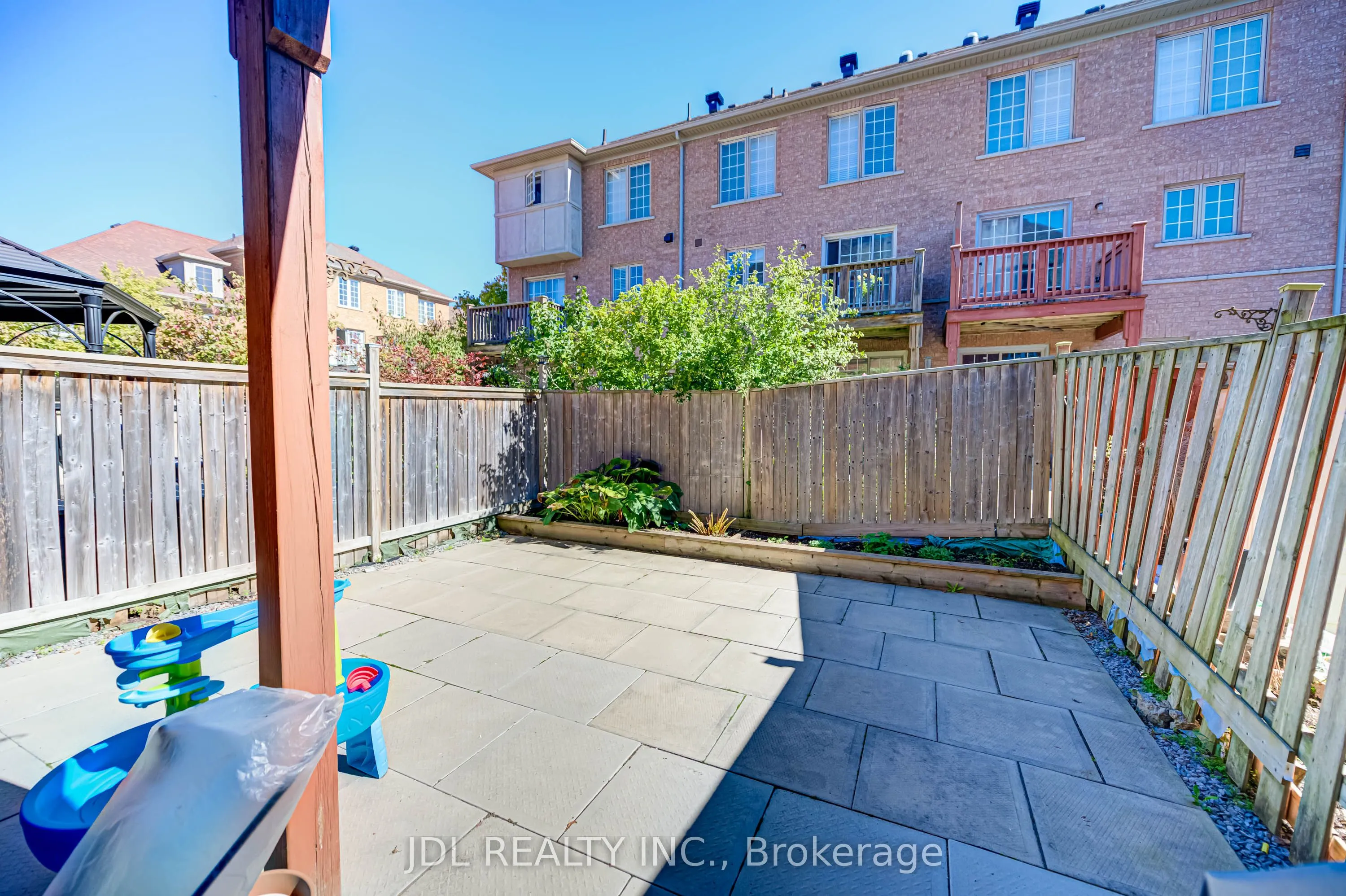 103 Thoroughbred Way