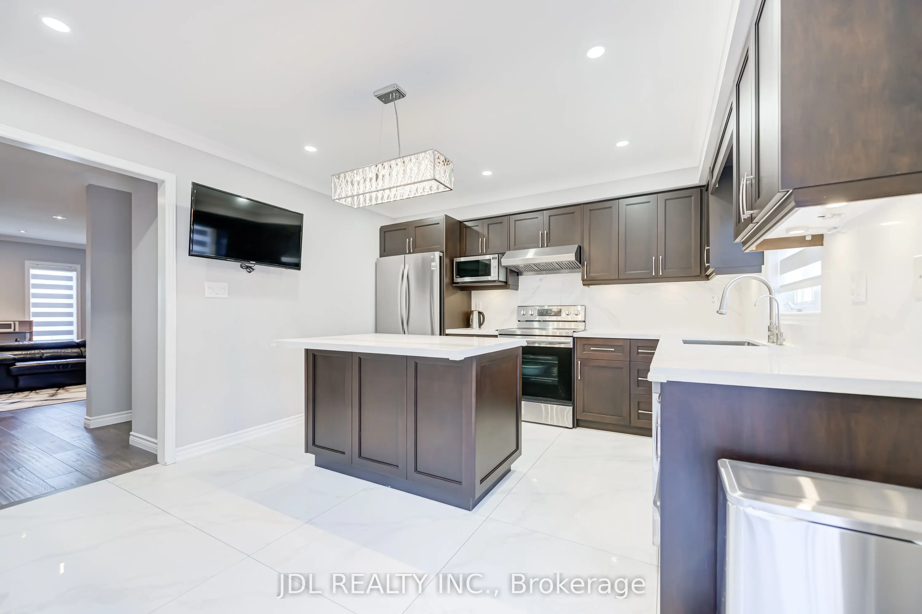 103 Thoroughbred Way