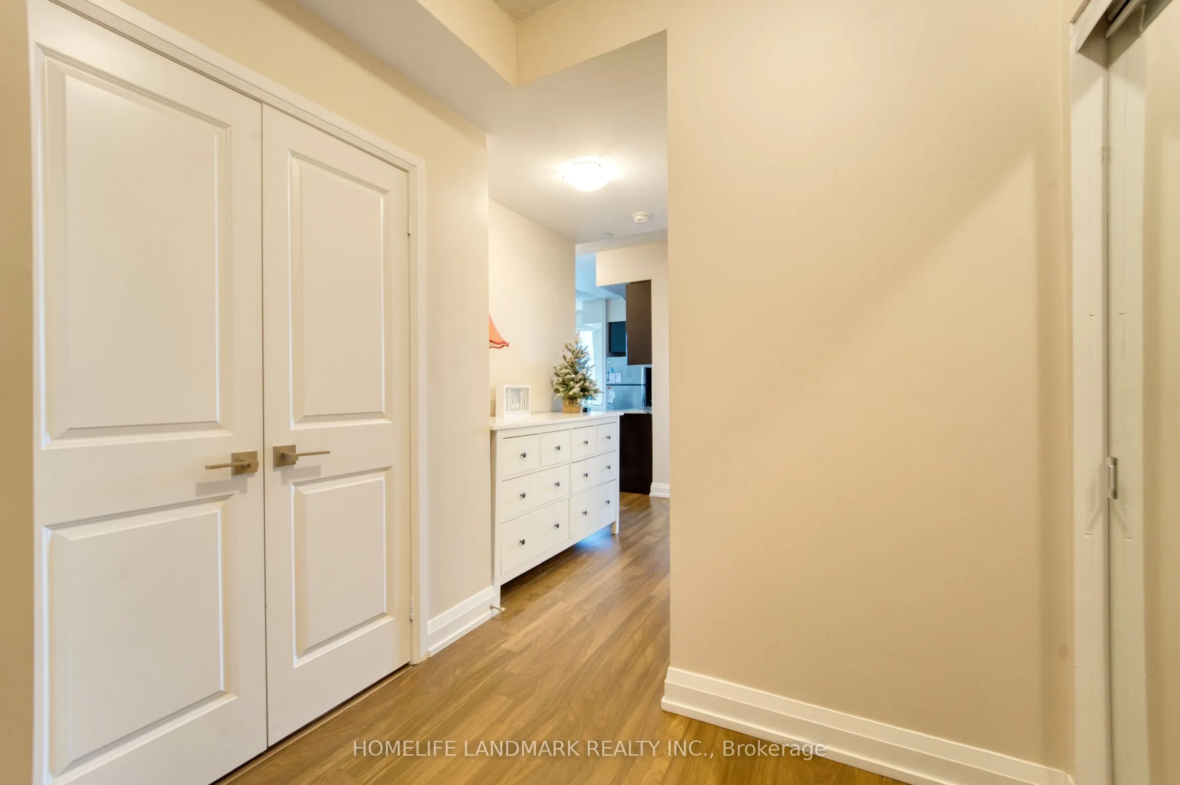 7171 Yonge Street, #1201