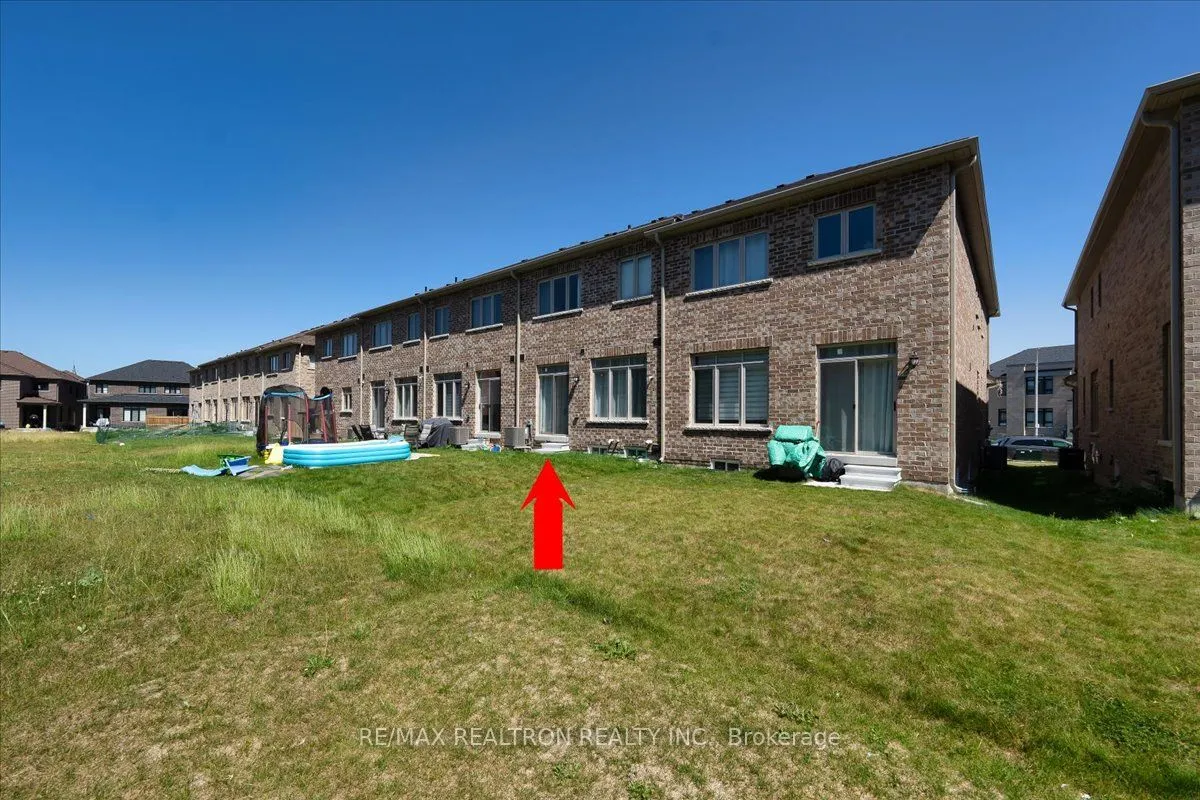 84 Ferragine Crescent