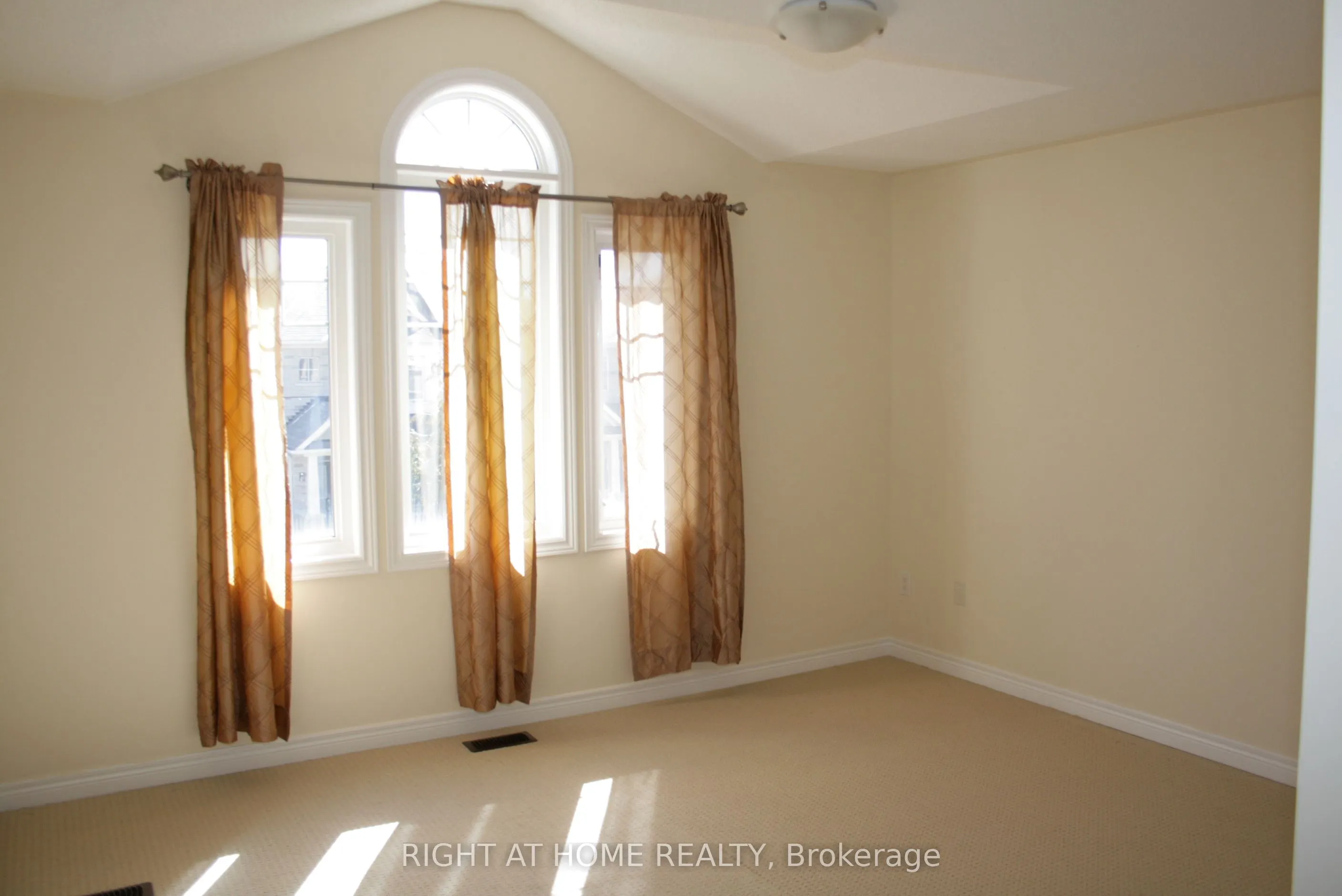 44 Thistle Avenue
