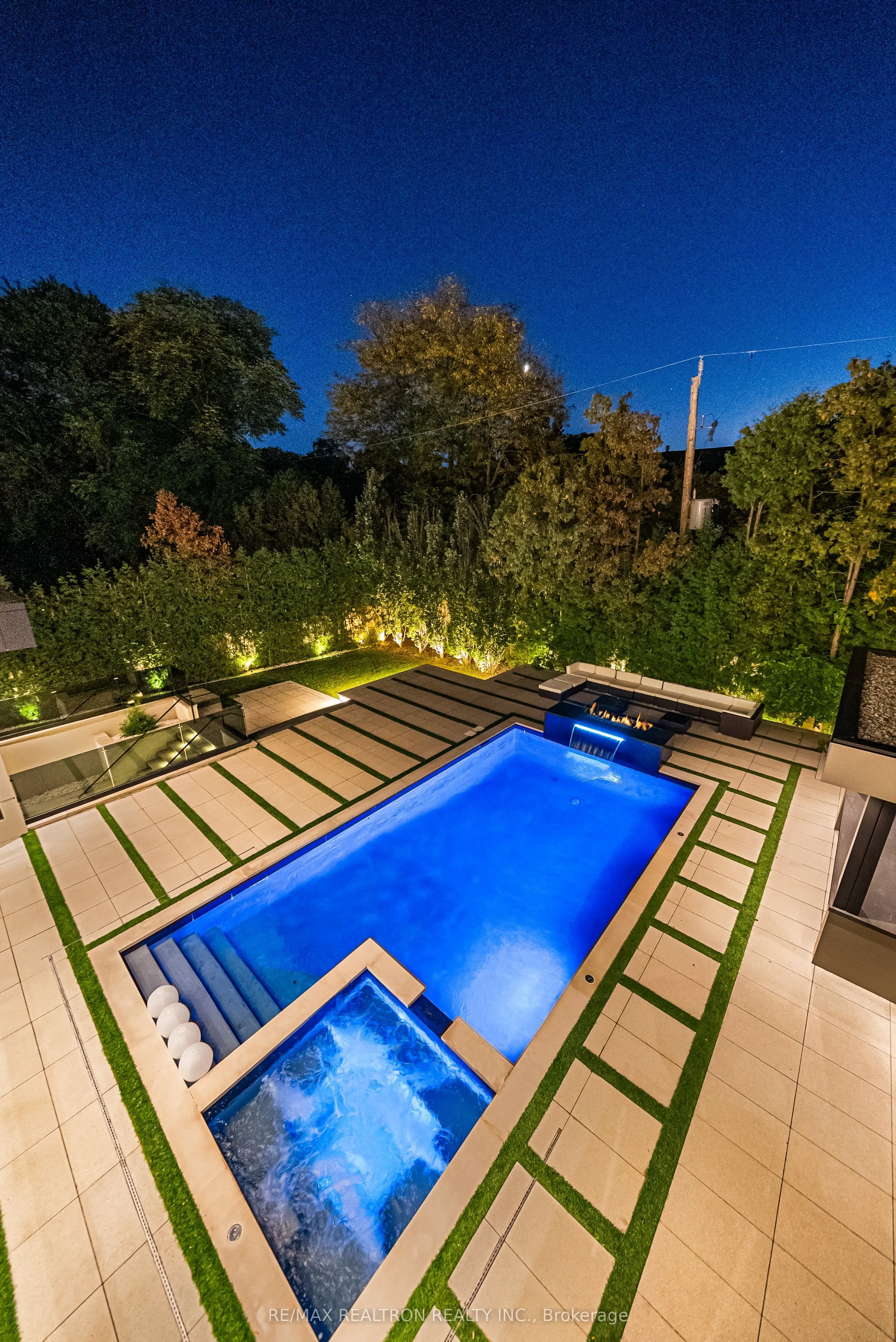 32 Laureleaf Road