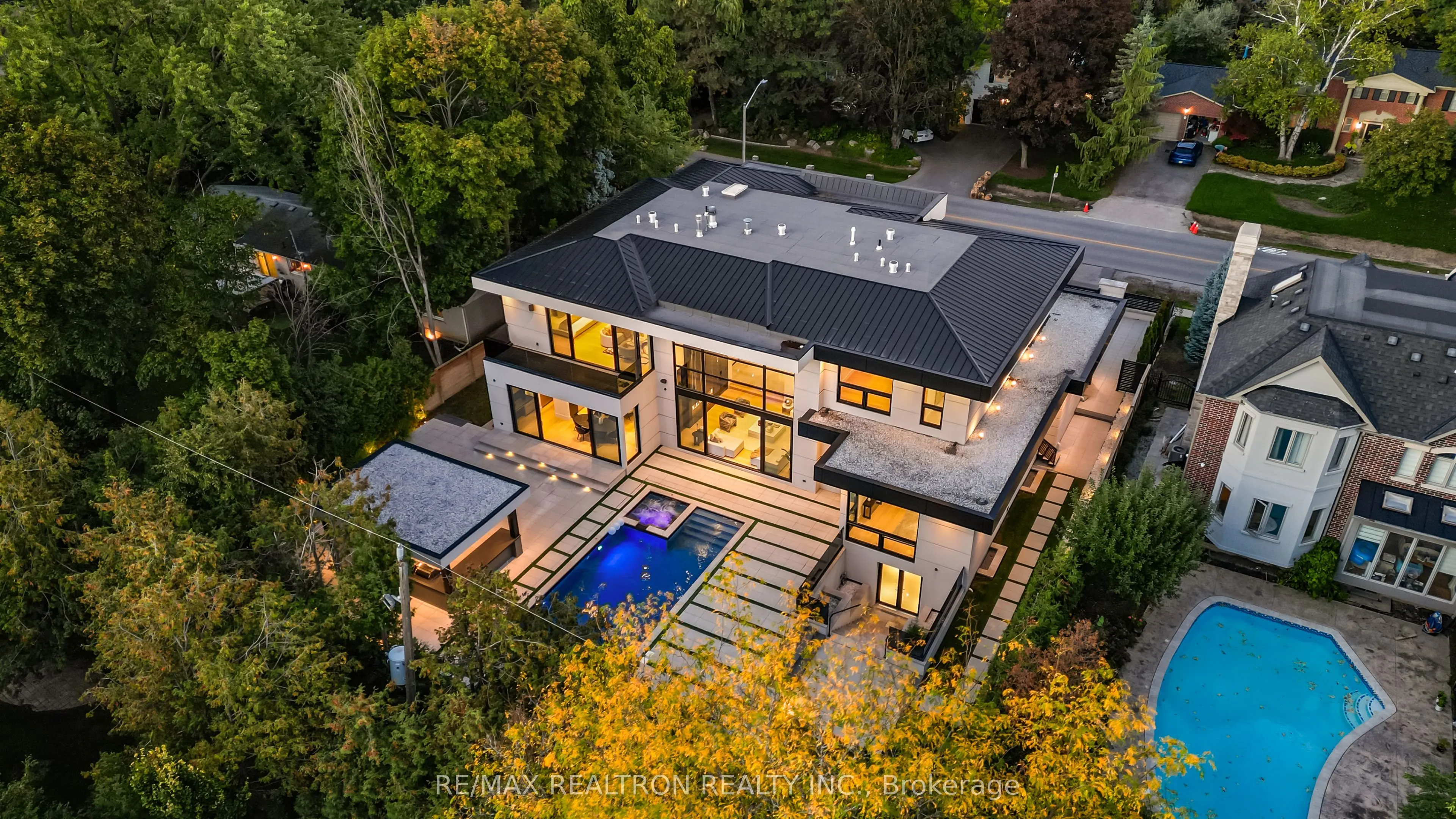 32 Laureleaf Road