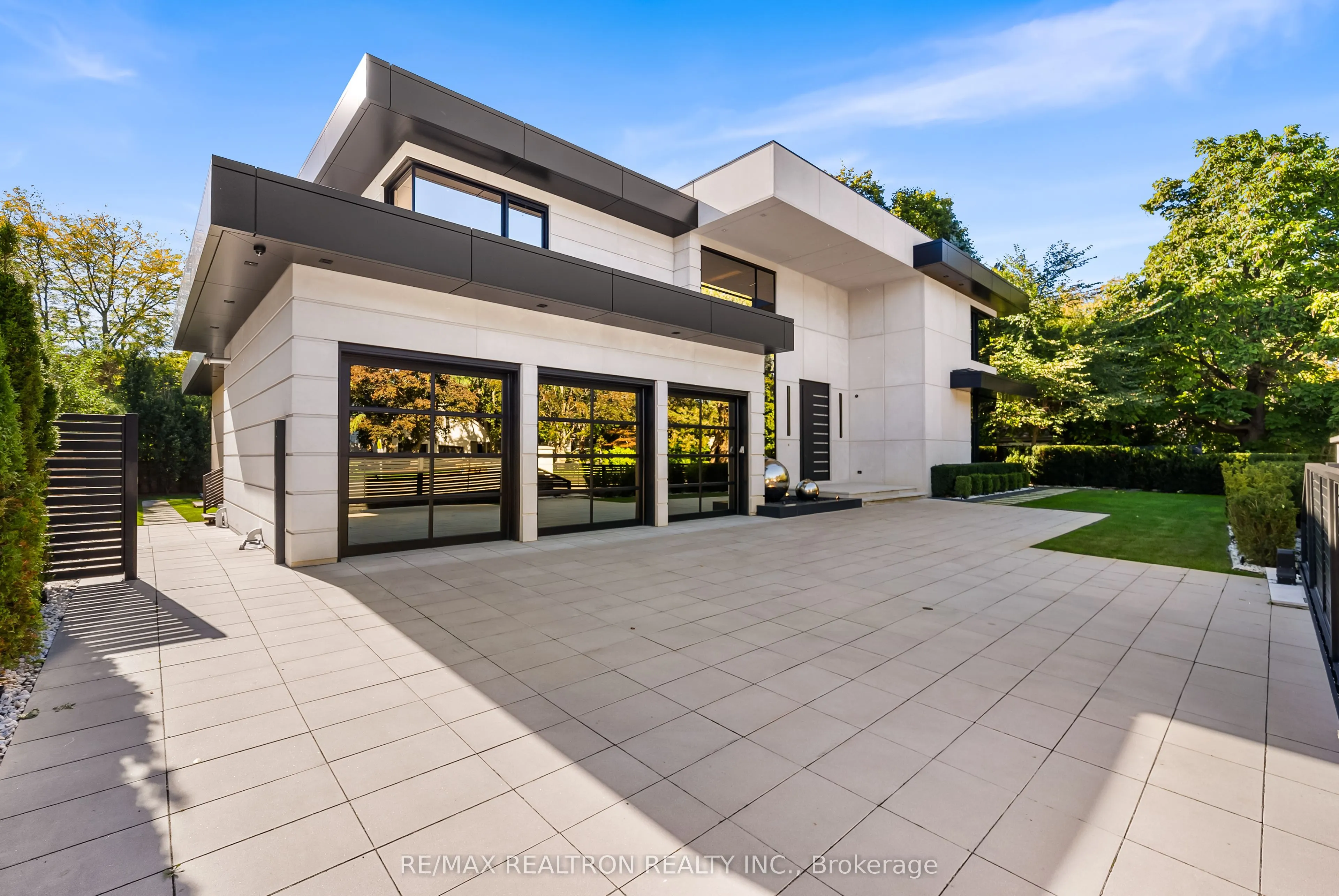 32 Laureleaf Road