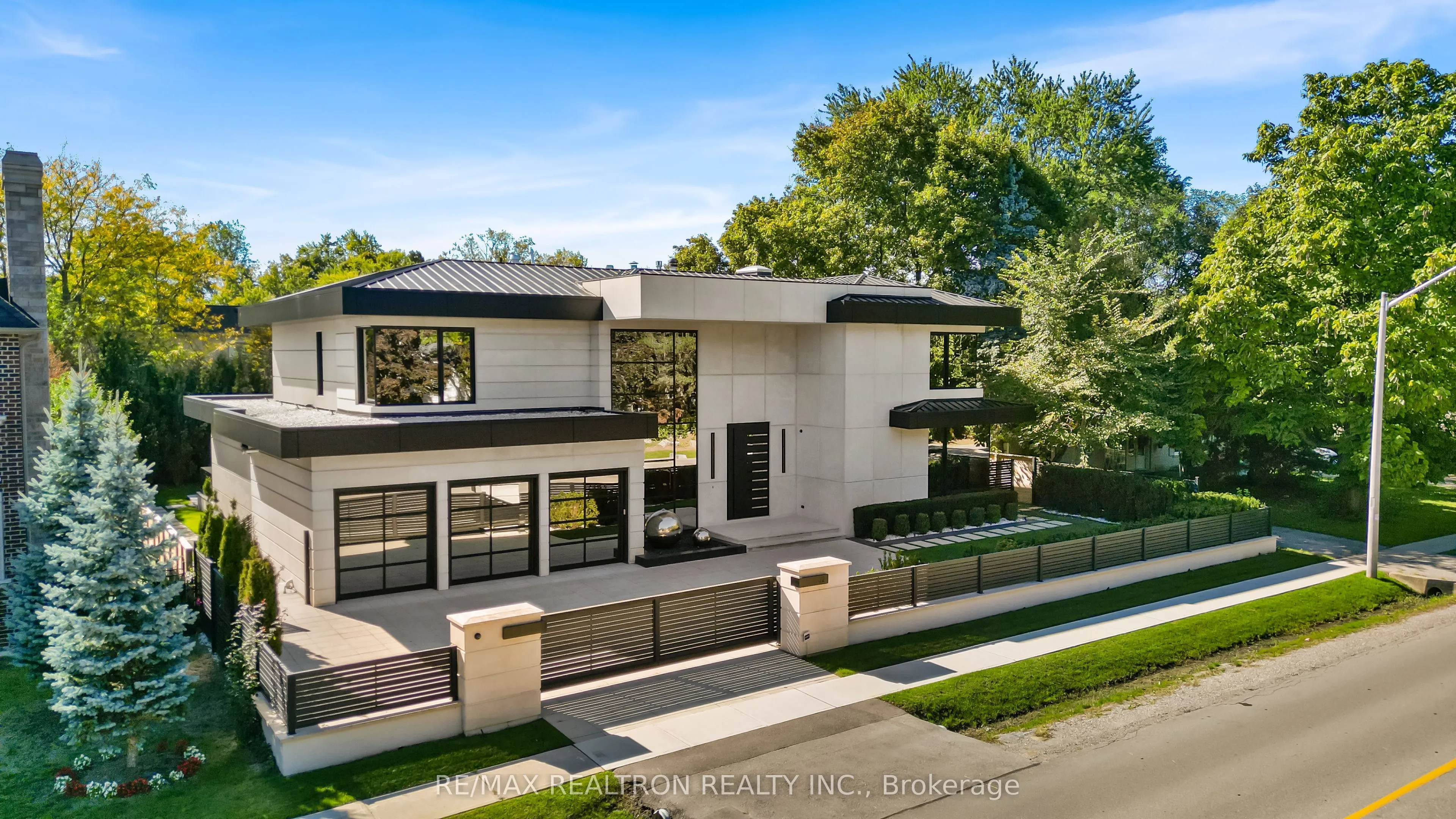 32 Laureleaf Road