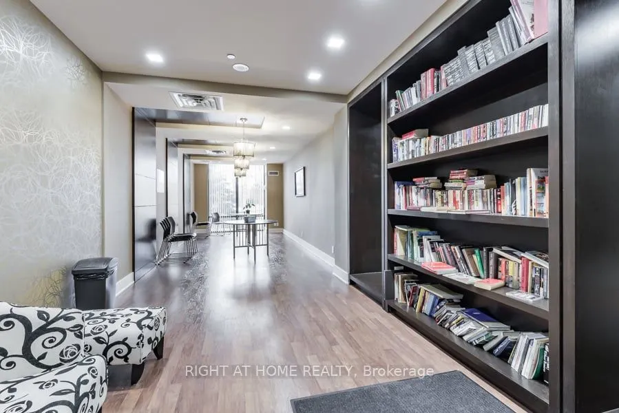 520 Steeles Avenue W, #1204
