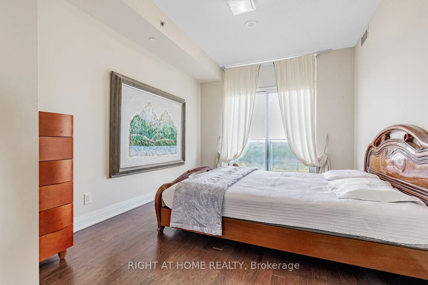 520 Steeles Avenue W, #1204