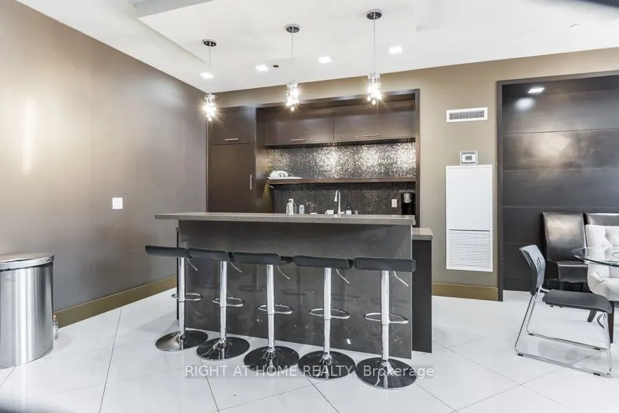 520 Steeles Avenue W, #1204