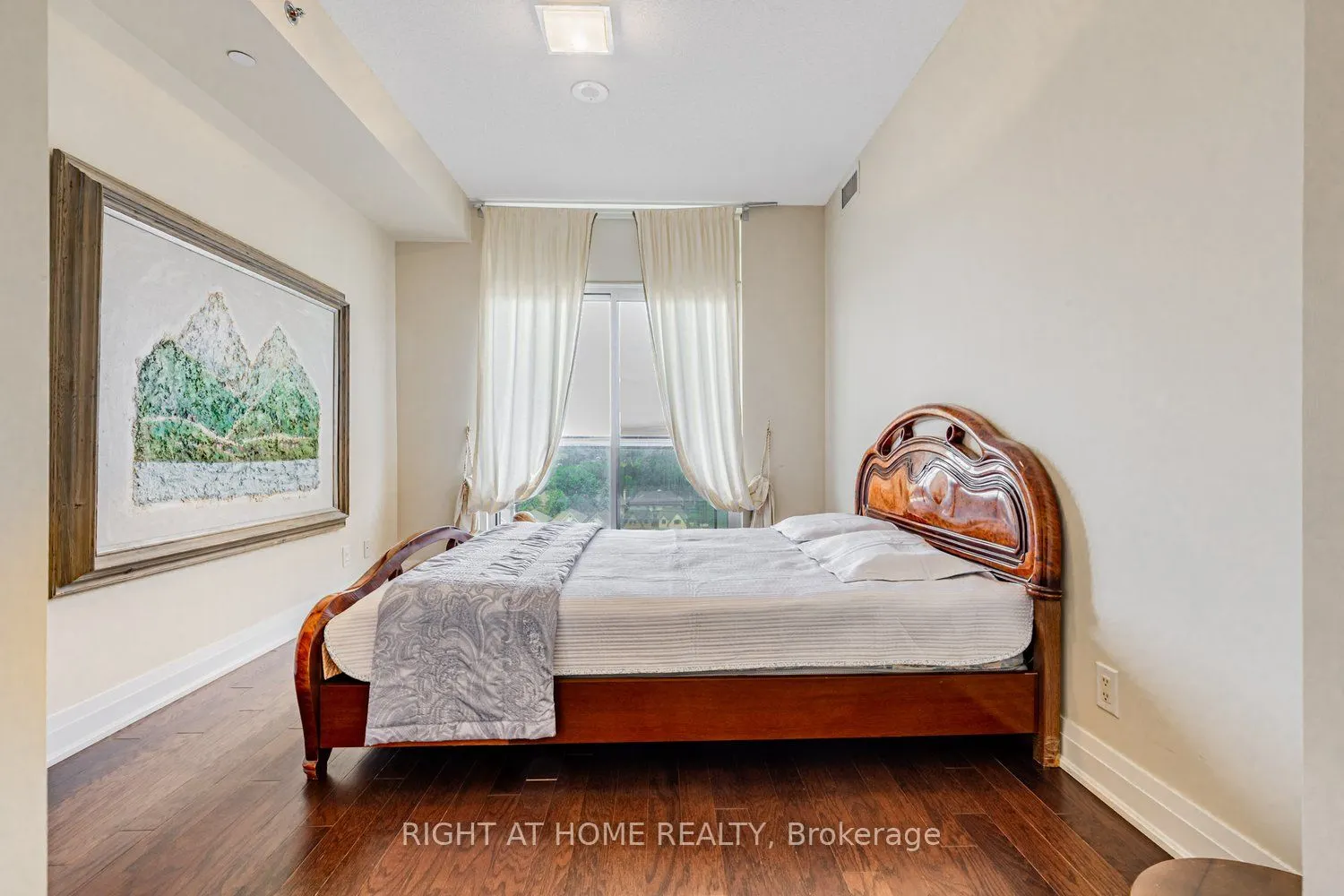 520 Steeles Avenue W, #1204