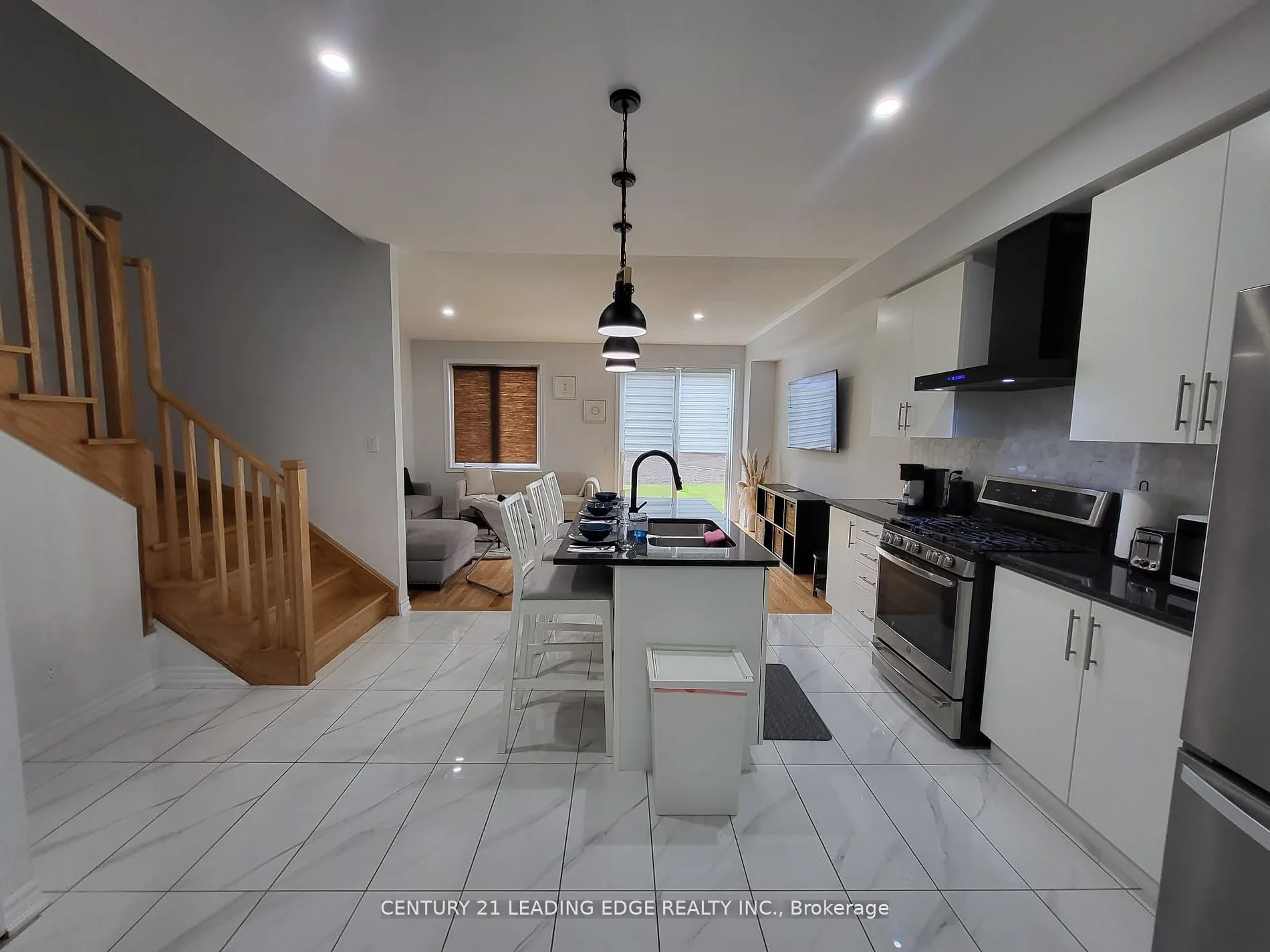 69 SEEDLING Crescent, #UPPER