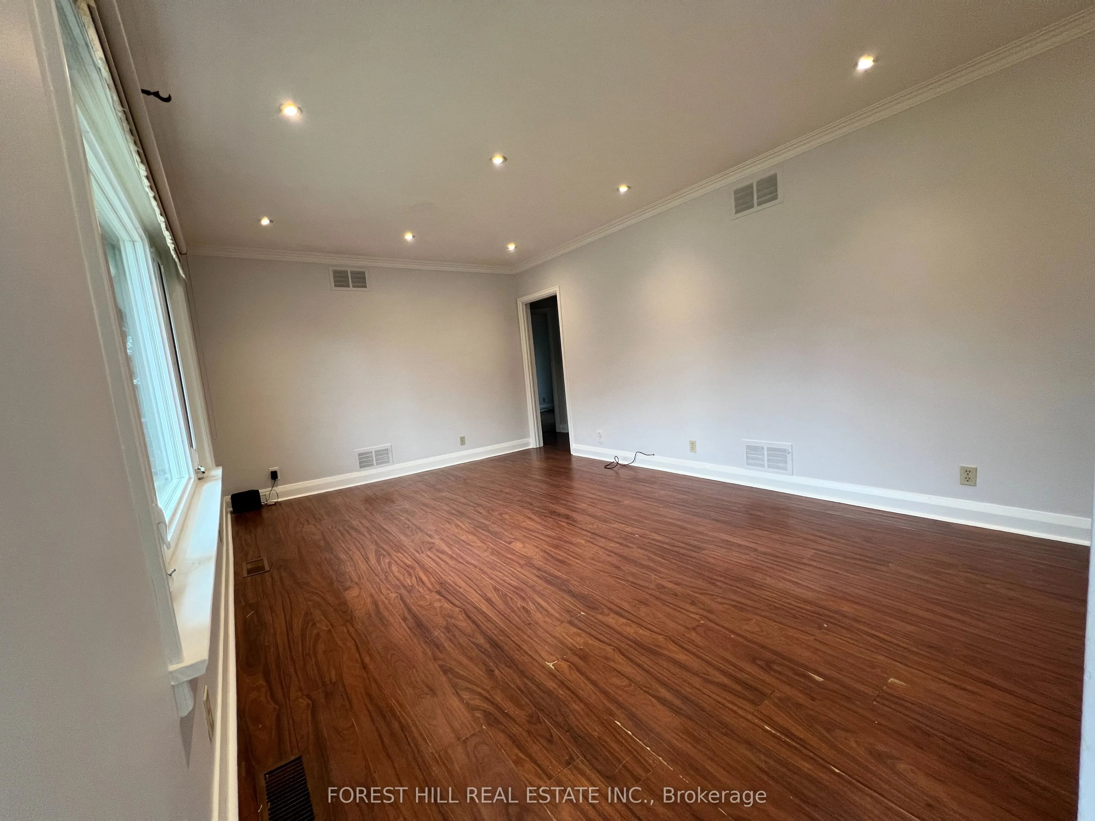 86 Grandview Avenue, #Main Fl