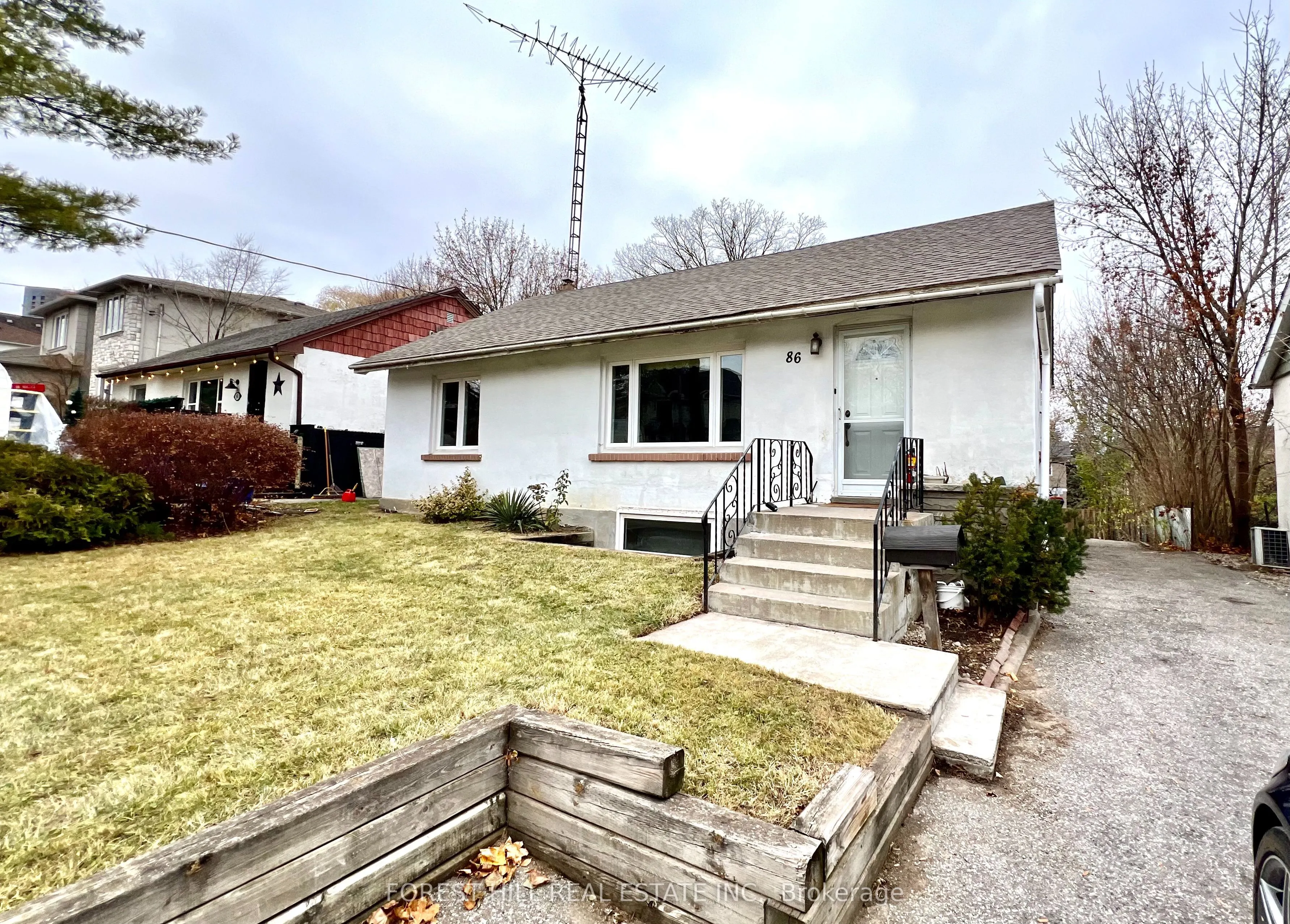 86 Grandview Avenue, #Main Fl