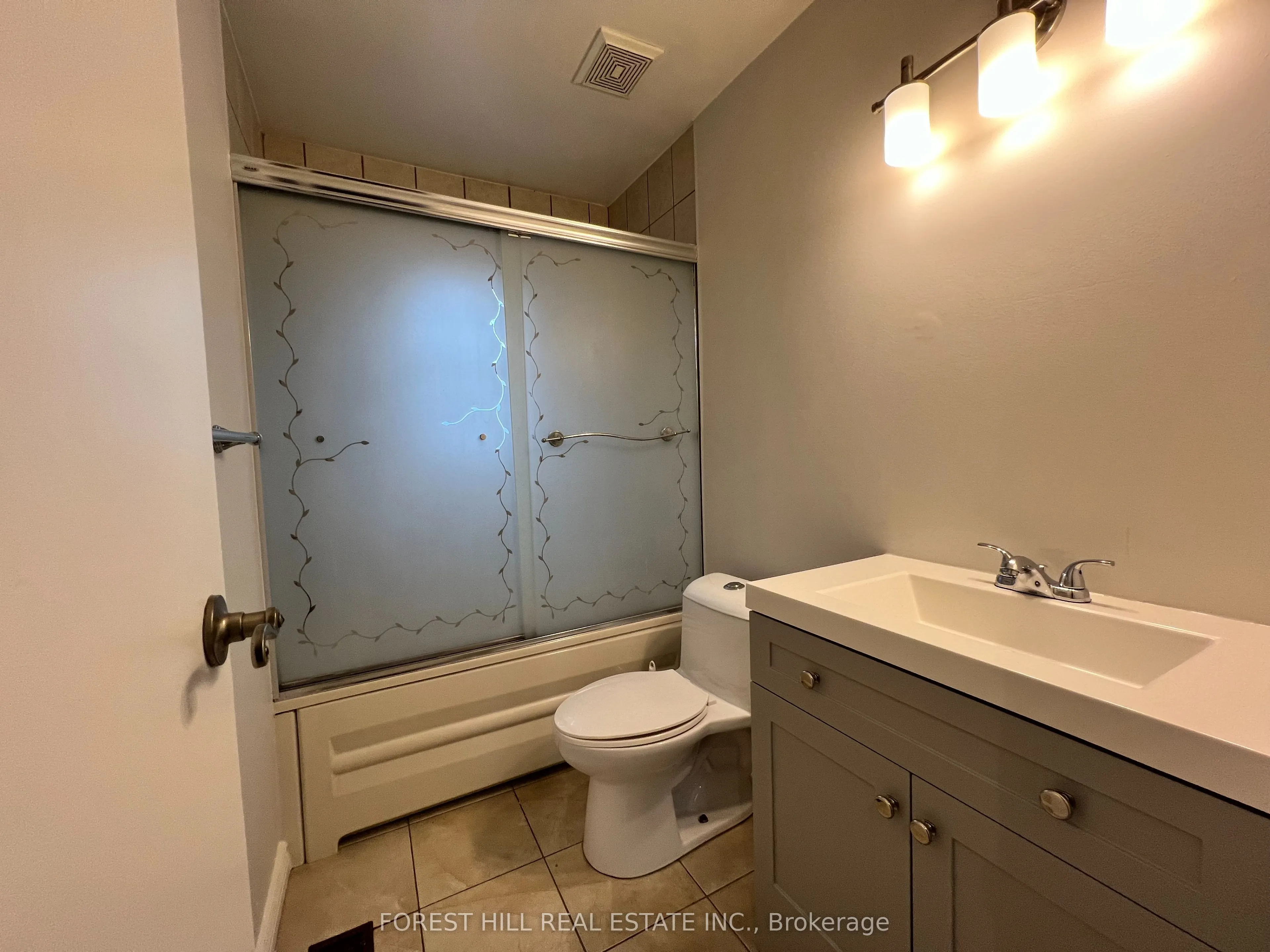 86 Grandview Avenue, #Main Fl