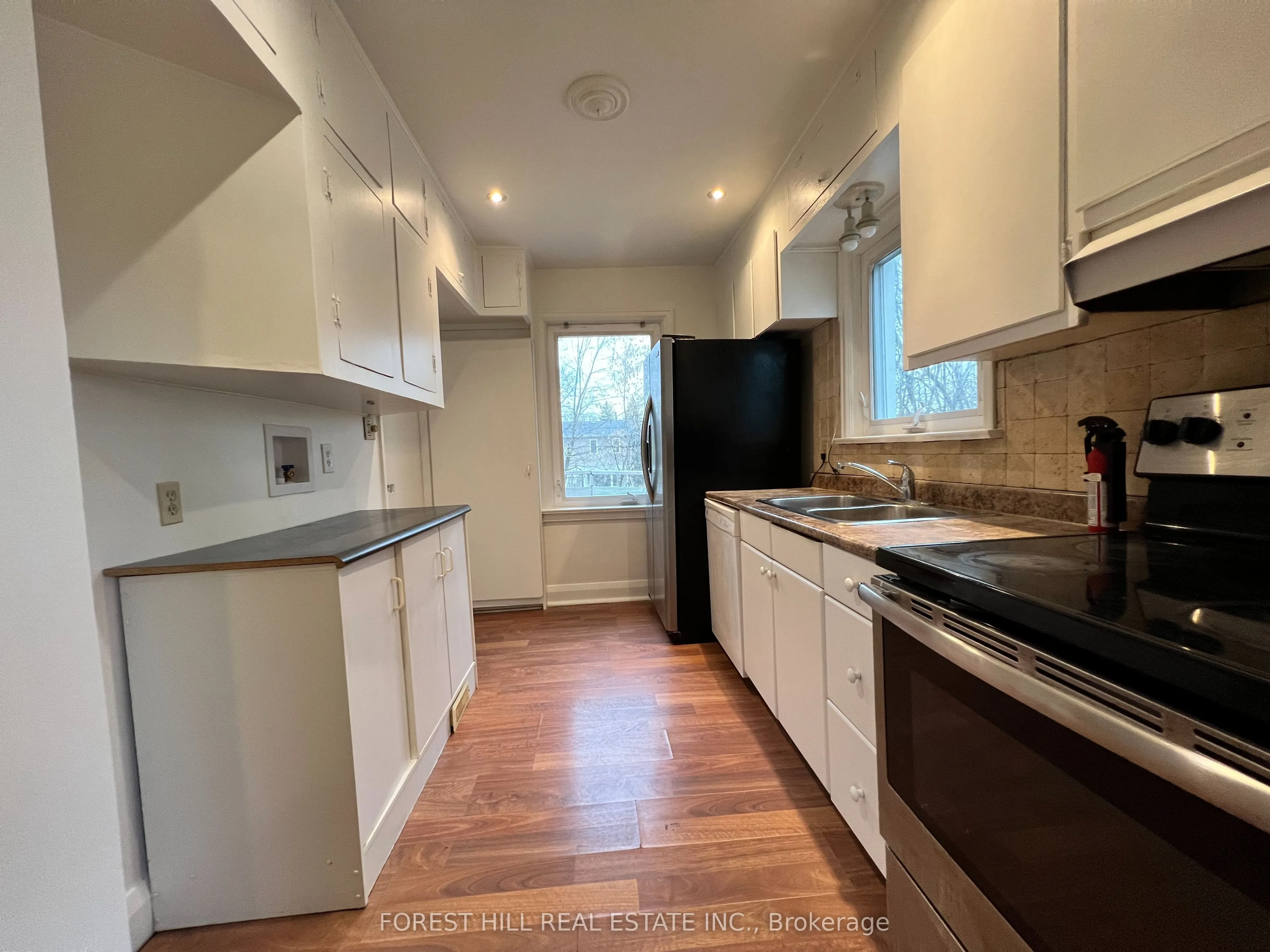 86 Grandview Avenue, #Main Fl