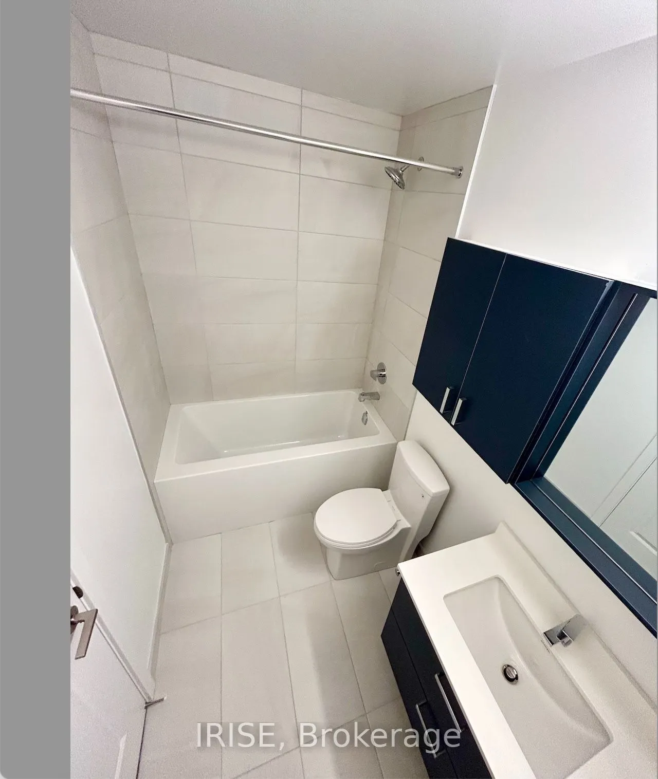 30 Upper Mall Way, #2301