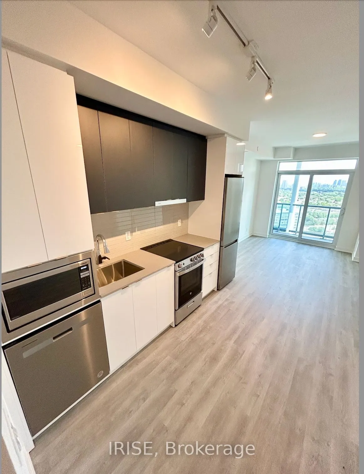 30 Upper Mall Way, #2301