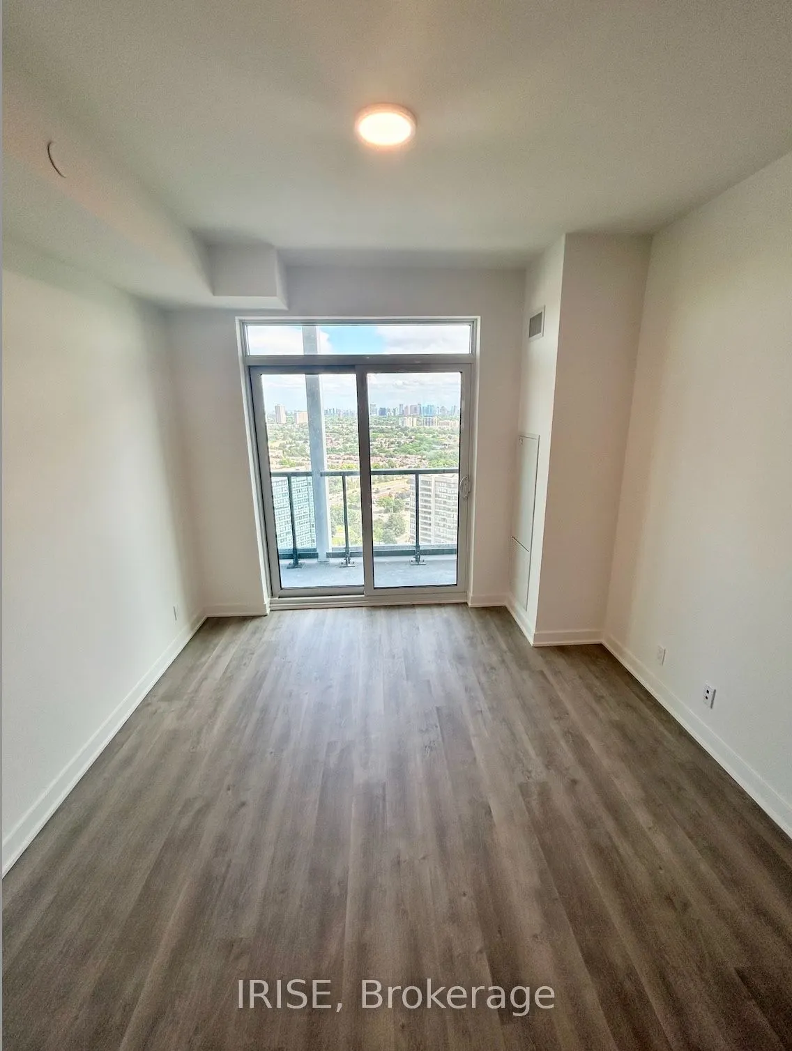 30 Upper Mall Way, #2301