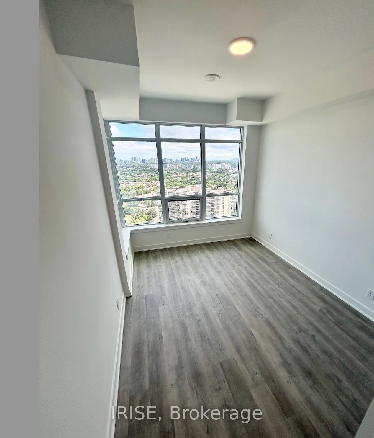 30 Upper Mall Way, #2301
