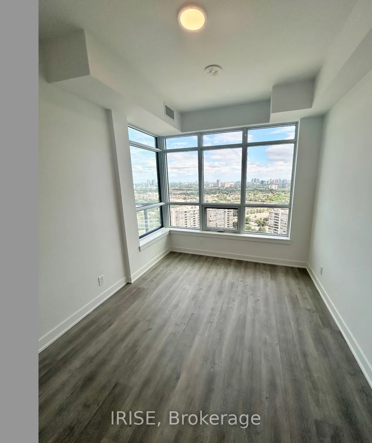 30 Upper Mall Way, #2301