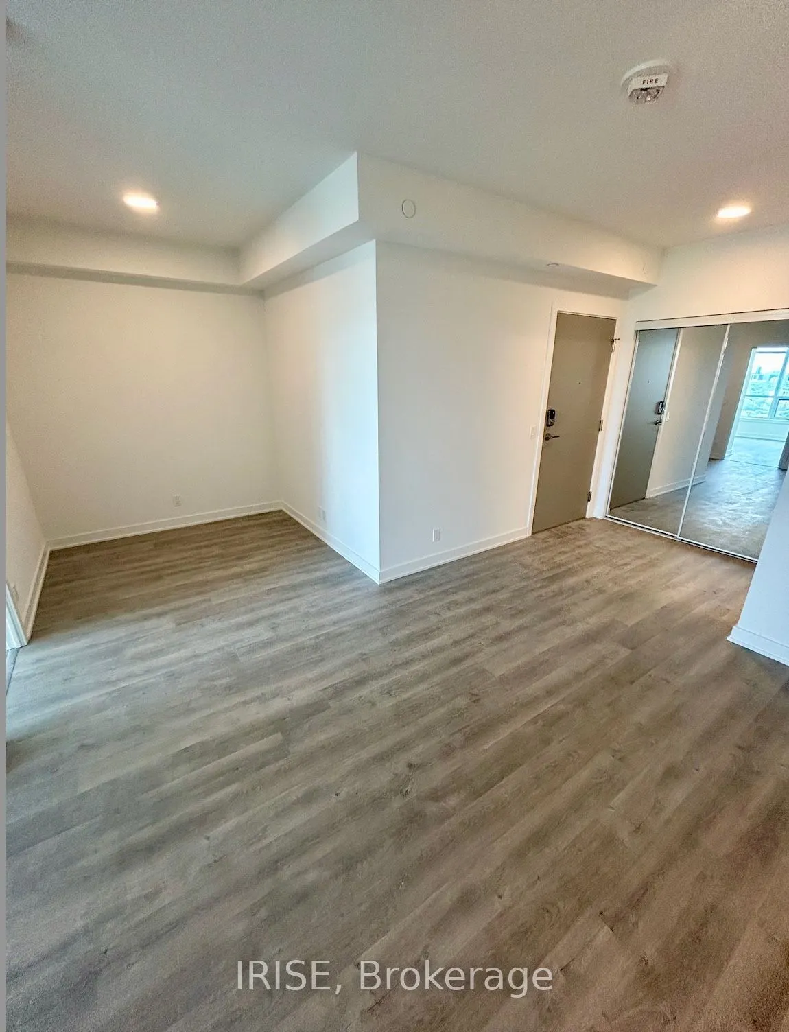 30 Upper Mall Way, #2301