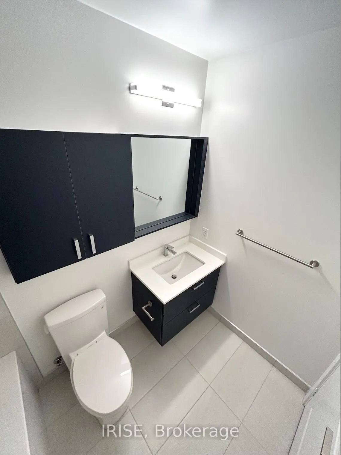 30 Upper Mall Way, #2301