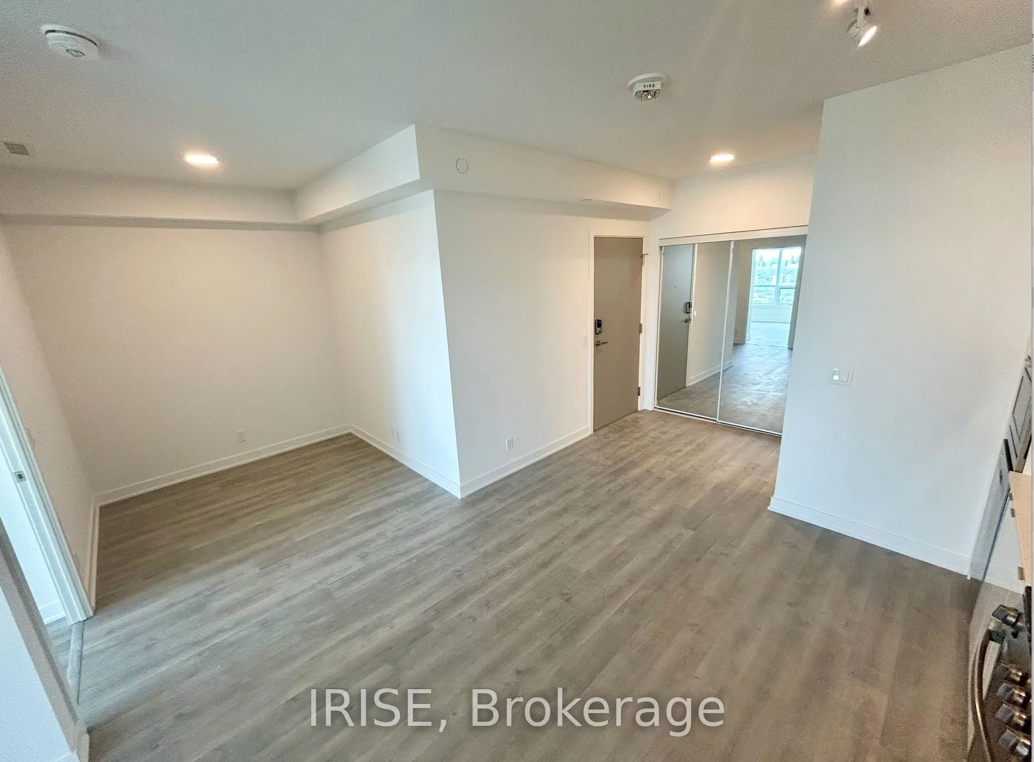 30 Upper Mall Way, #2301
