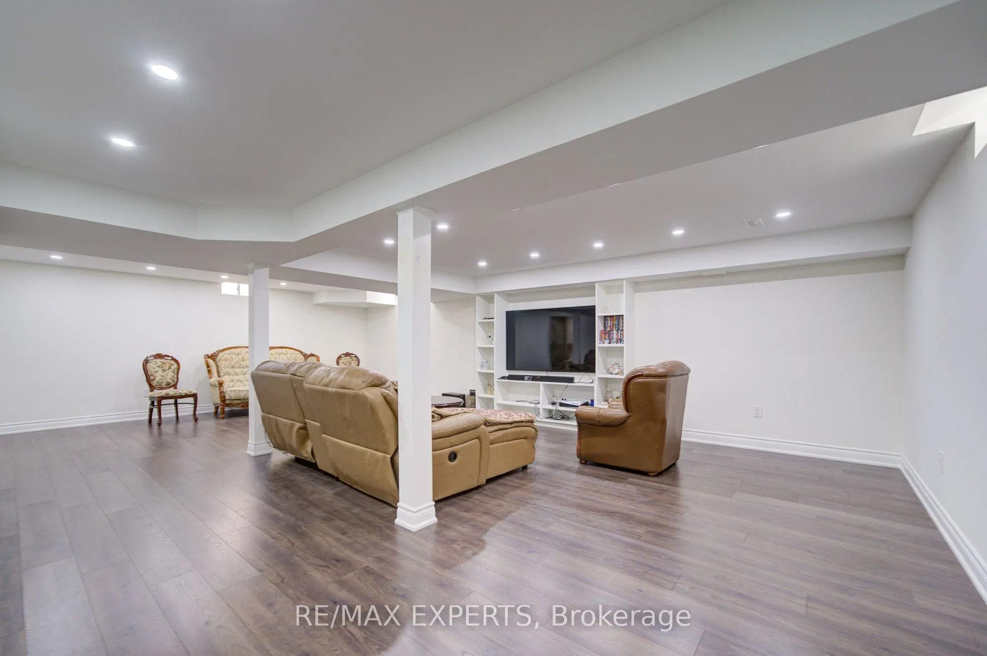 277 Chatfield Drive S